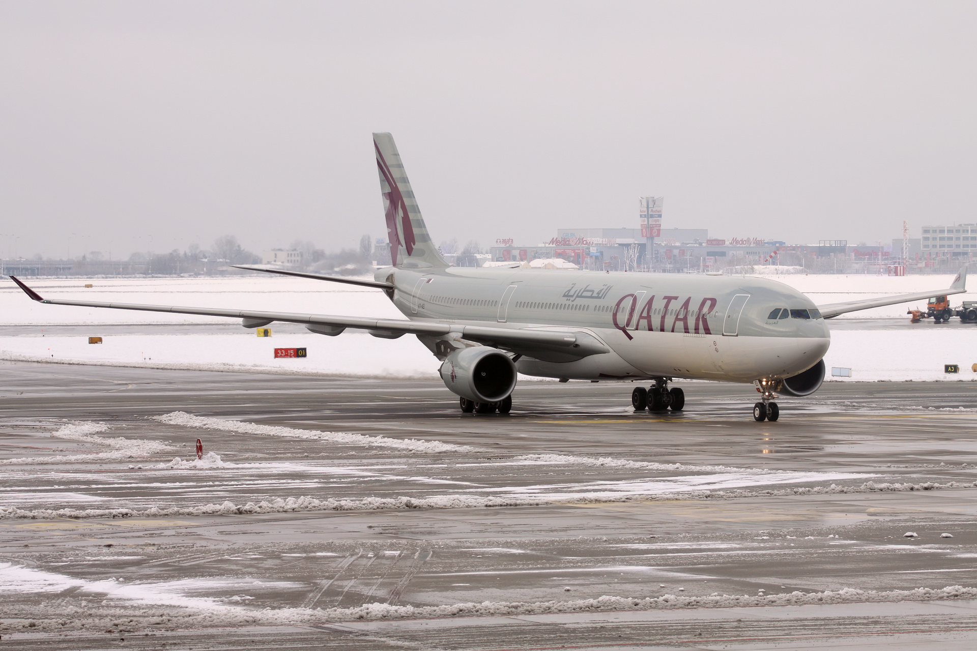 A7-AEI, Qatar Airways (Samoloty » Spotting na EPWA » Airbus A330-300 » Qatar Airways)