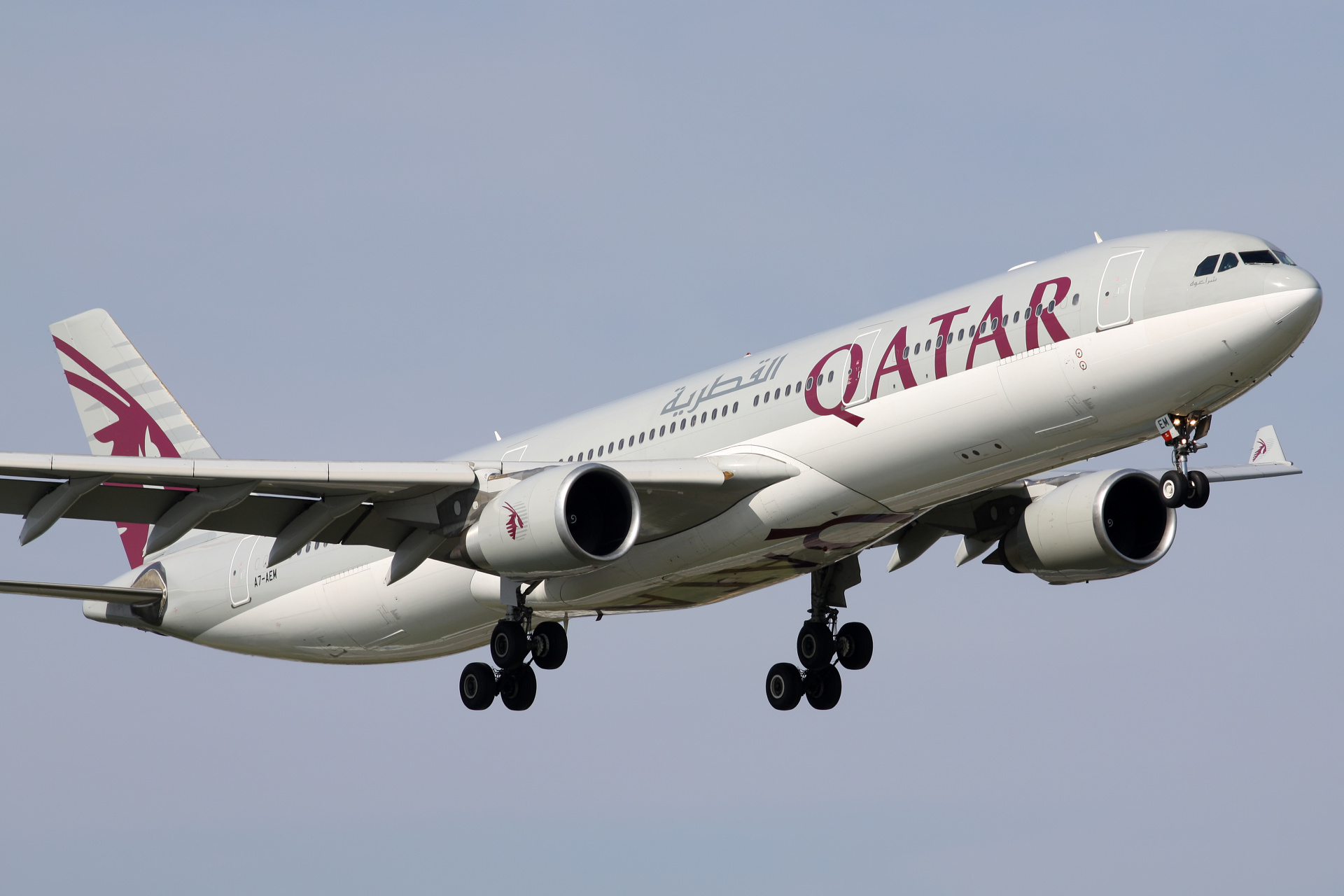 A7-AEM, Qatar Airways (Samoloty » Spotting na EPWA » Airbus A330-300 » Qatar Airways)