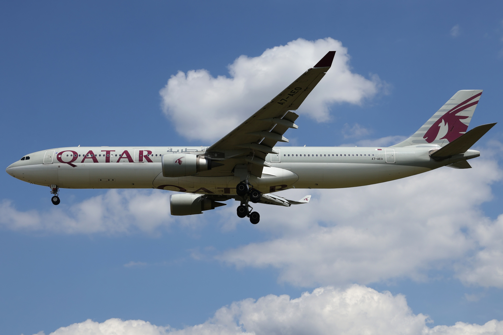 A7-AEO (Aircraft » EPWA Spotting » Airbus A330-300 » Qatar Airways)