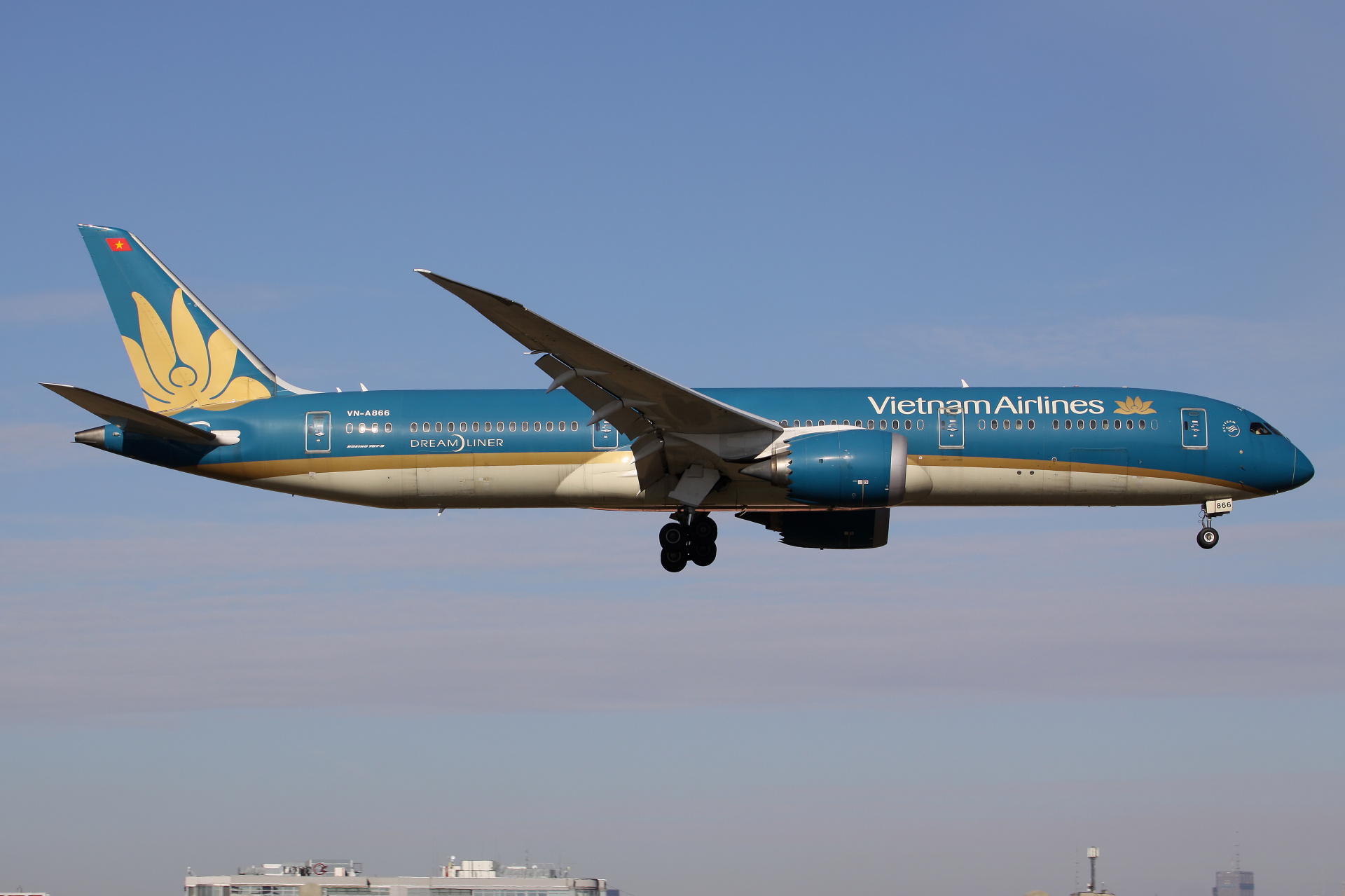 VN-A866, Vietnam Airlines (Aircraft » EPWA Spotting » Boeing 787-9 Dreamliner)