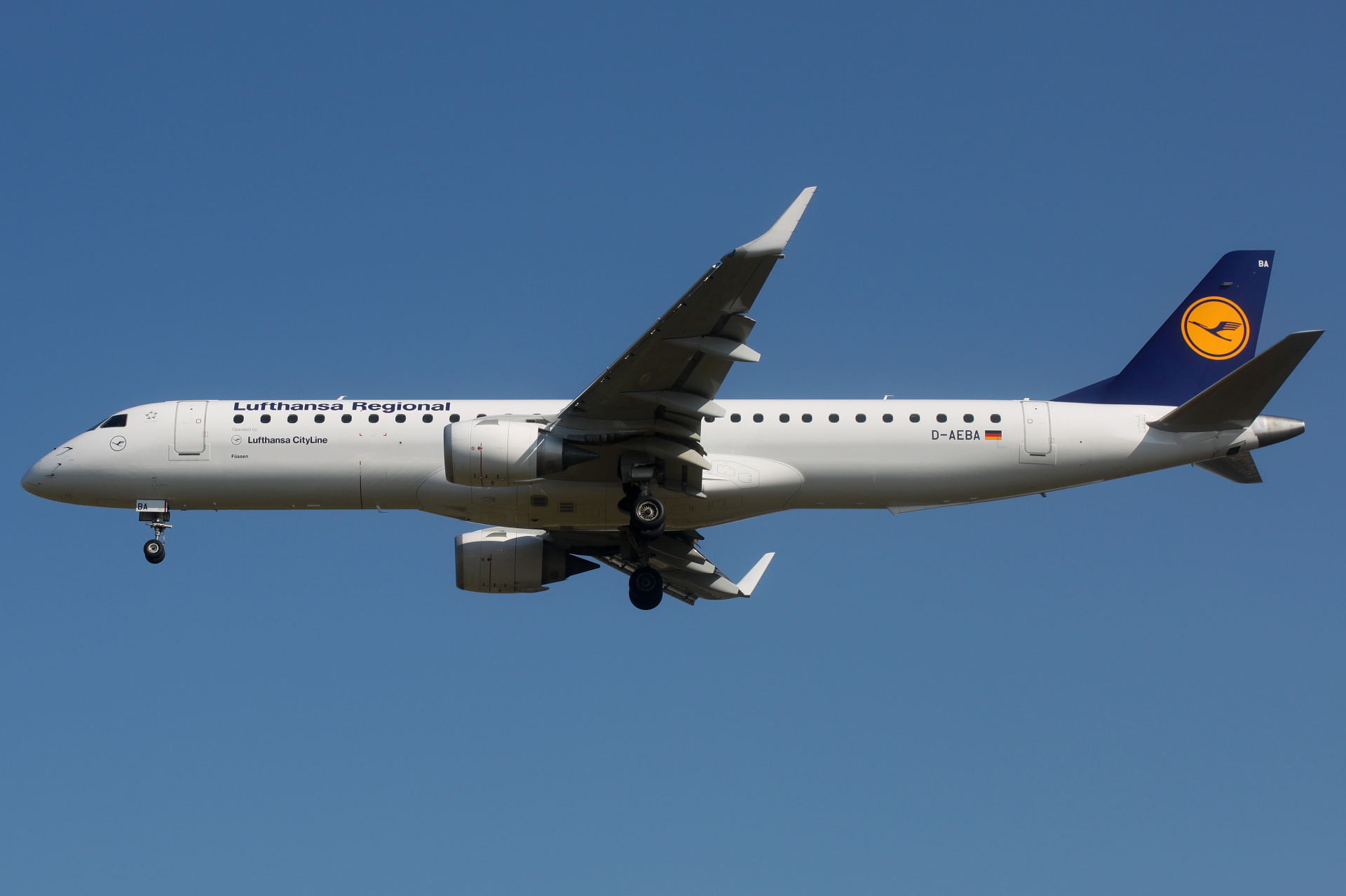 D-AEBA (Lufthansa CityLine) (Samoloty » Spotting na EPWA » Embraer E195 » Lufthansa Regional)