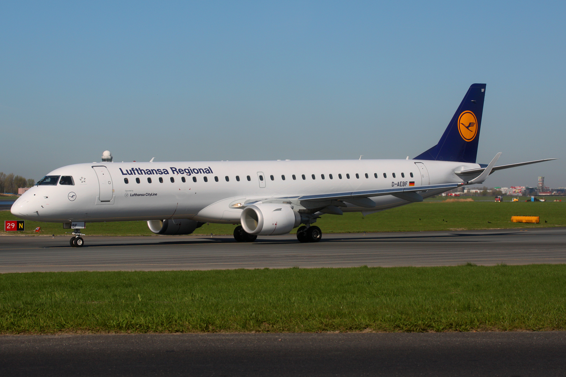 D-AEBF (Lufthansa CityLine) (Samoloty » Spotting na EPWA » Embraer E195 » Lufthansa Regional)