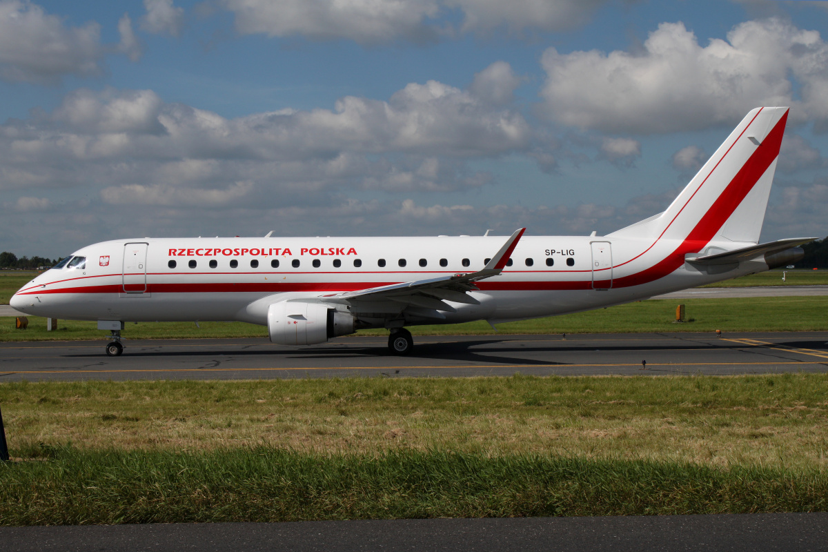 SP-LIG (LOT Polish Airlines) (Aircraft » EPWA Spotting » Embraer E175 » Poland - Government)