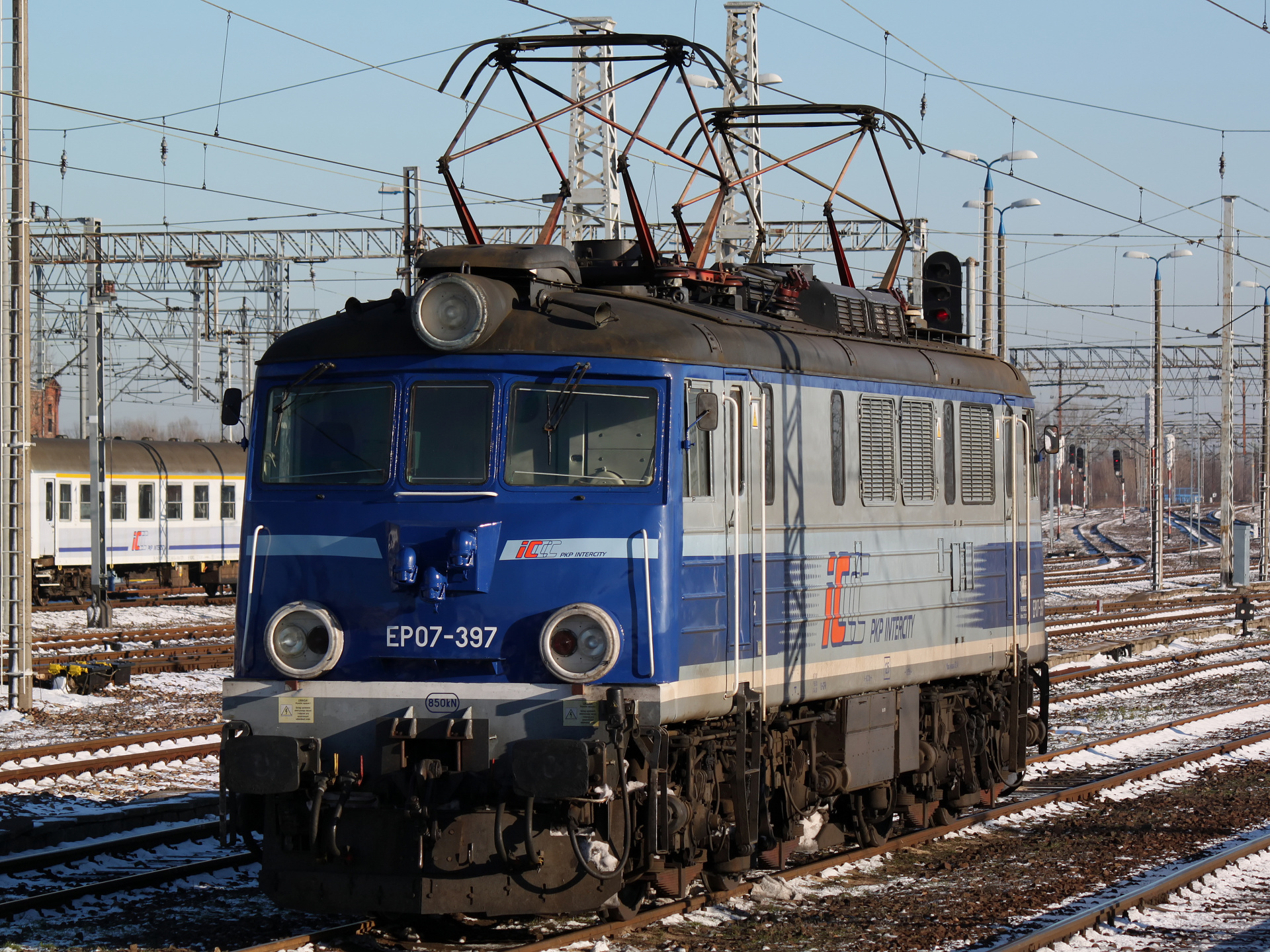 EP07-397 (Vehicles » Trains and Locomotives » HCP 303E » PKP Intercity)