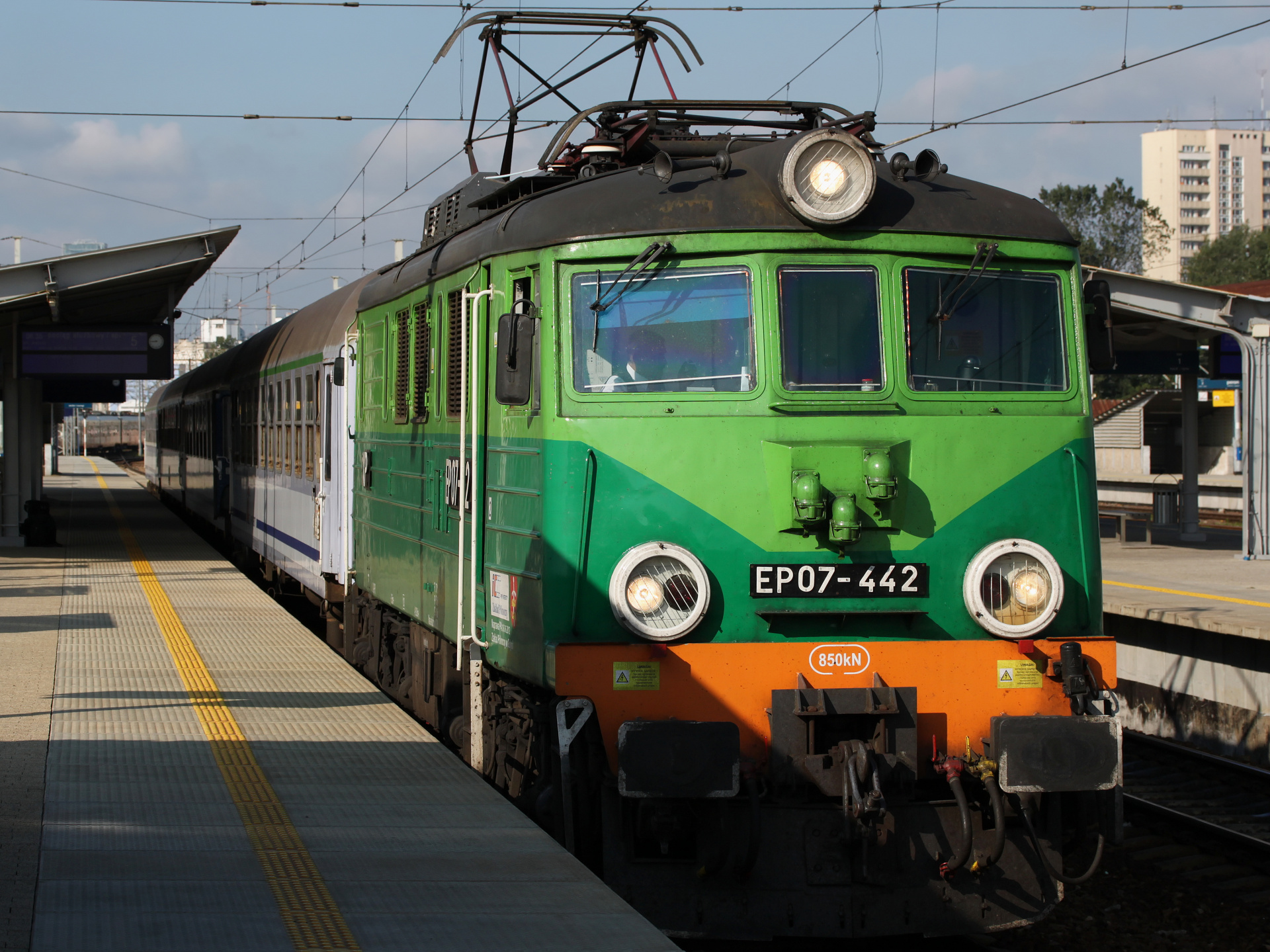 EP07-442 (retro livery) (Vehicles » Trains and Locomotives » HCP 303E » PKP Intercity)