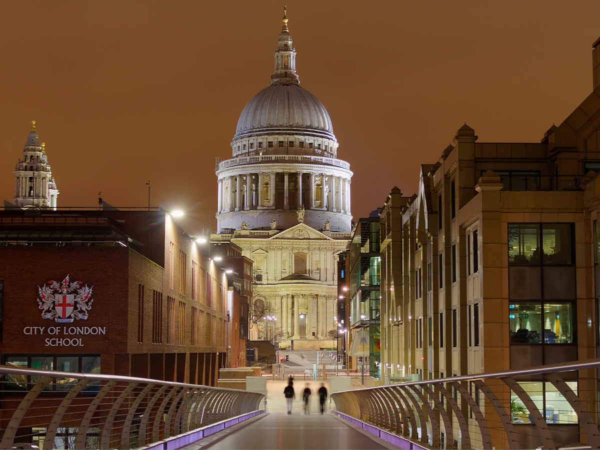 Katedra świętego Pawła z Millenium Bridge (Podróże » Londyn » Londyn w nocy)