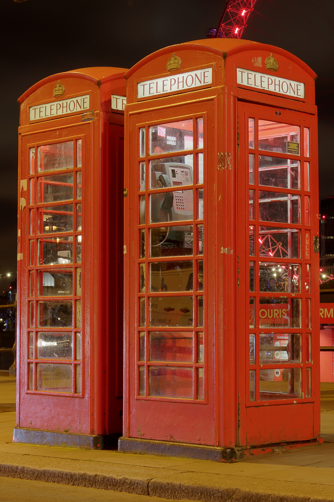 Budki telefoniczne (Podróże » Londyn » Londyn w nocy)