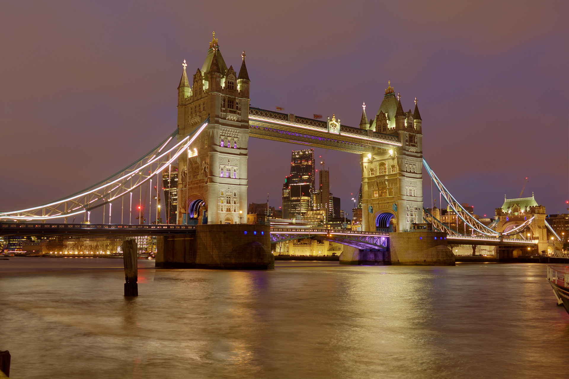 Tower Bridge (Podróże » Londyn » Londyn w nocy)