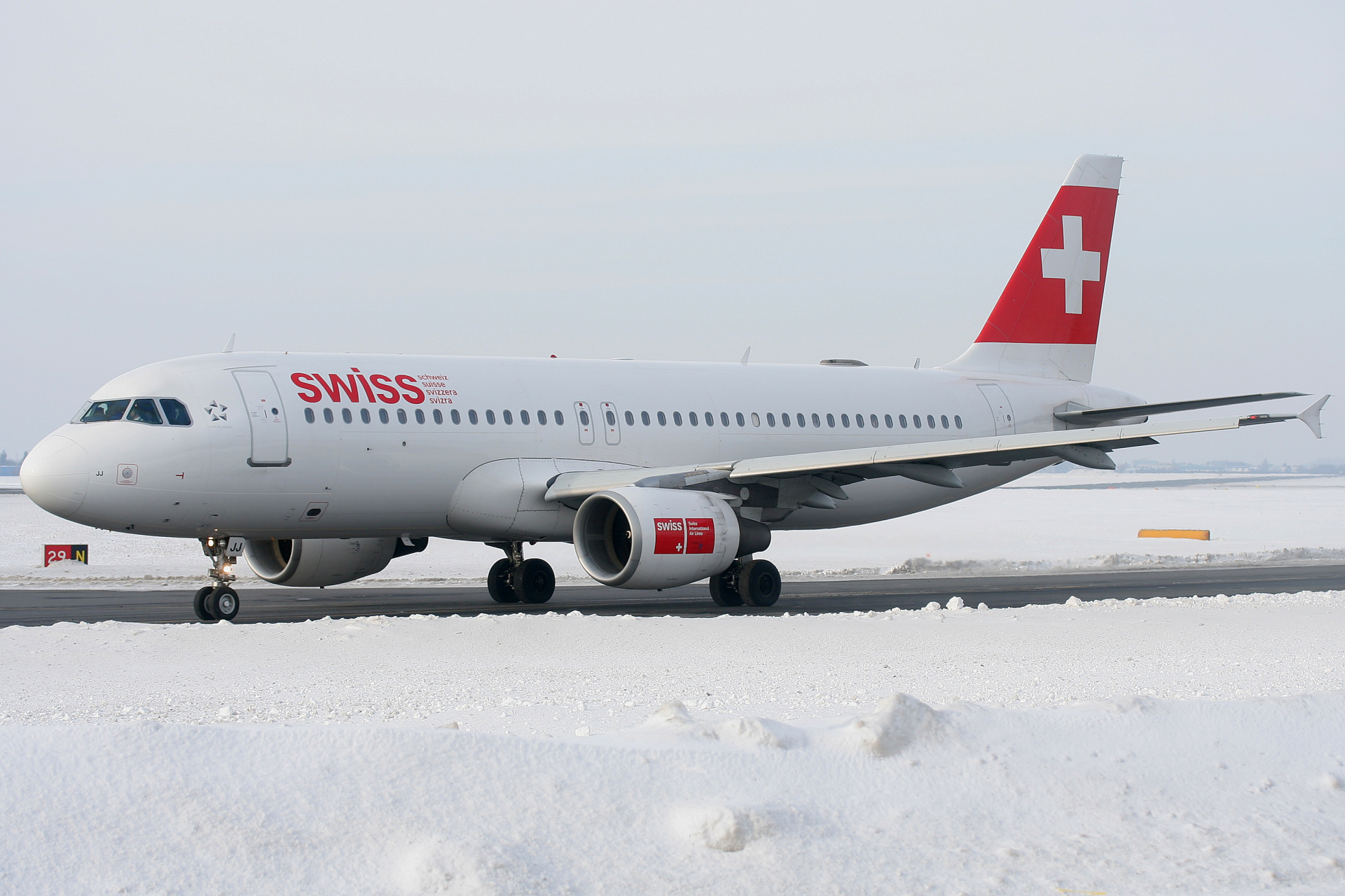 HB-IJJ (Aircraft » EPWA Spotting » Airbus A320-200 » Swiss International Air Lines)