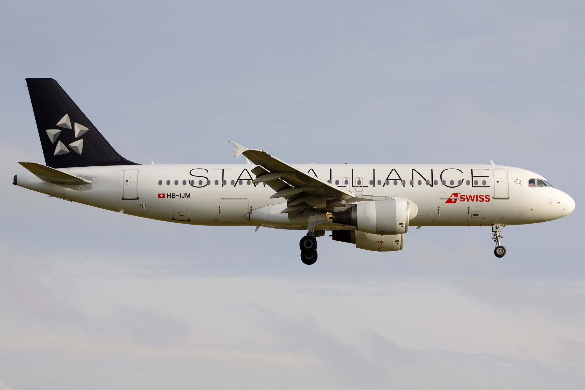 HB-IJM (malowanie Star Alliance) (Samoloty » Spotting na EPWA » Airbus A320-200 » Swiss International Air Lines)