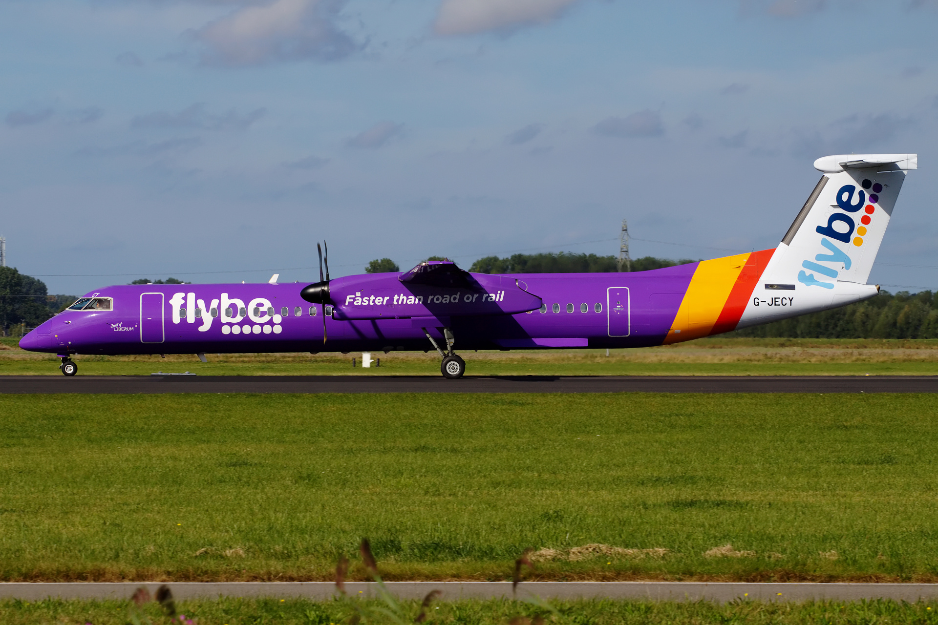 G-JECY (Samoloty » Spotting na Schiphol » Bombardier Q400 Dash 8 » FlyBe)