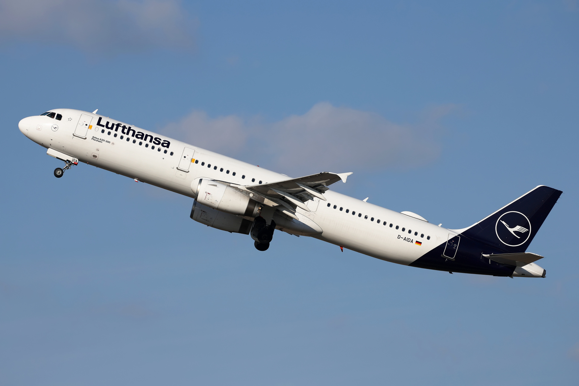 D-AIDA (Aircraft » EPWA Spotting » Airbus A321-200 » Lufthansa)