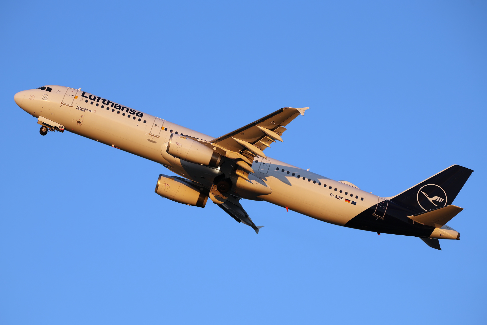D-AISF (Aircraft » EPWA Spotting » Airbus A321-200 » Lufthansa)