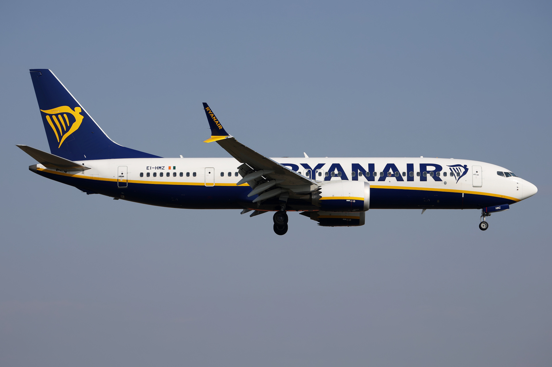 EI-HMZ (Aircraft » EPWA Spotting » Boeing 737-8 MAX » MAX 8-200 » Ryanair)