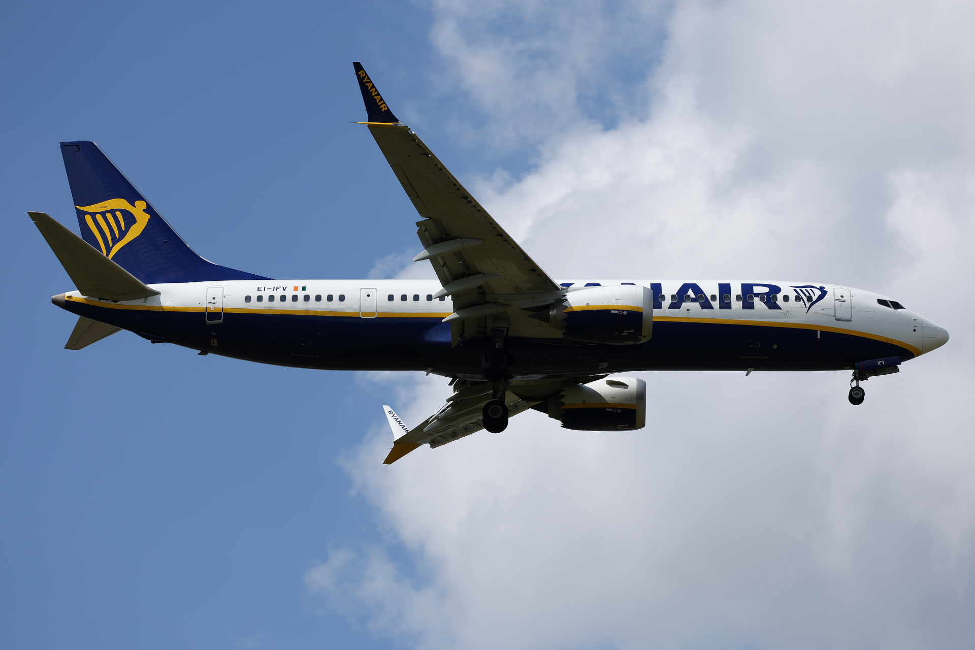 EI-IFV (Aircraft » EPWA Spotting » Boeing 737-8 MAX » MAX 8-200 » Ryanair)