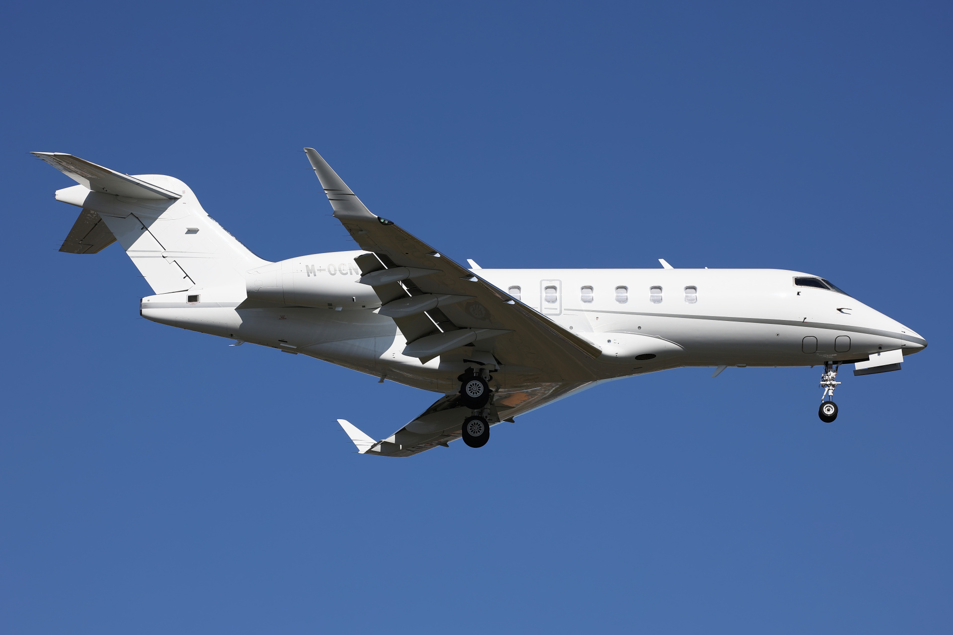 M-OCNY, RCR Jets (Aircraft » EPWA Spotting » Bombardier BD-100 Challenger 300 » Challenger 350)