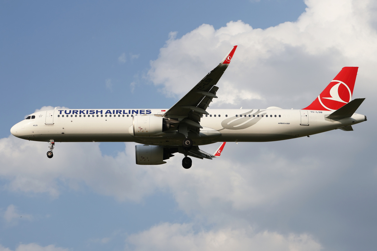 TC-LSB (Aircraft » EPWA Spotting » Airbus A321neo » THY Turkish Airlines)