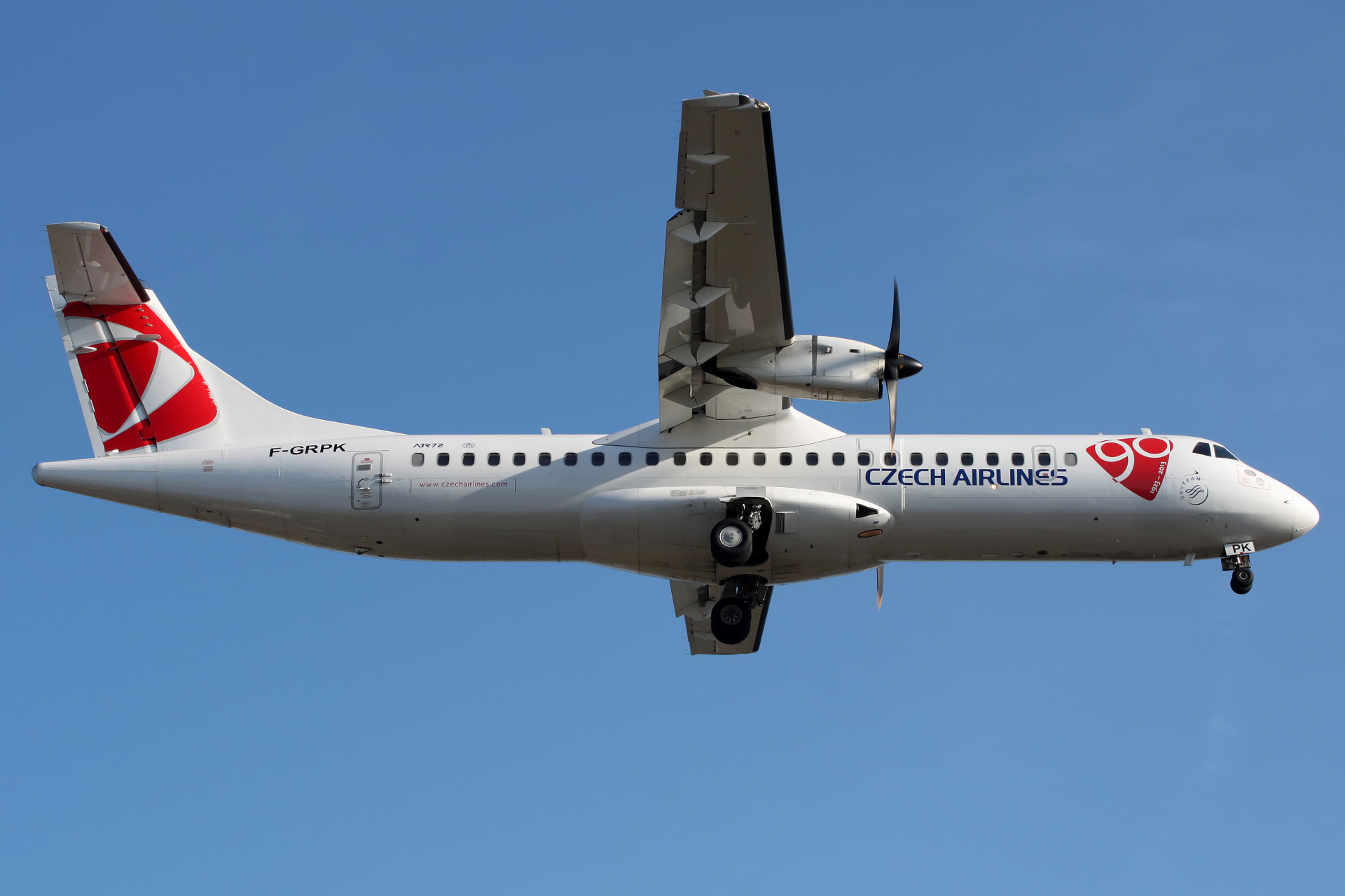 F-GRPK (malowaie 90. rocznicy) (Samoloty » Spotting na EPWA » ATR 72 » CSA Czech Airlines)