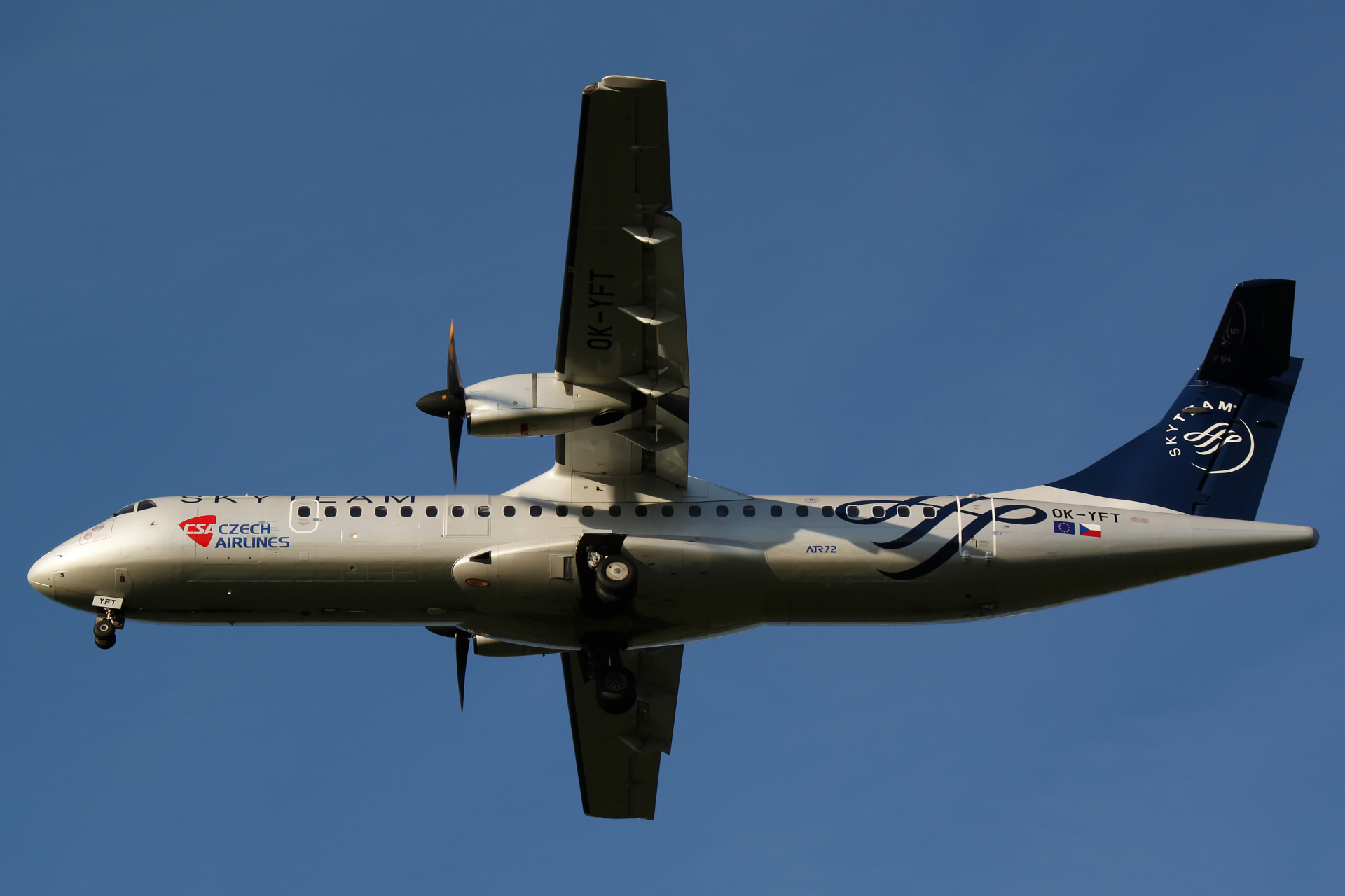 OK-YFT (malowanie SkyTeam) (Samoloty » Spotting na EPWA » ATR 72 » CSA Czech Airlines)
