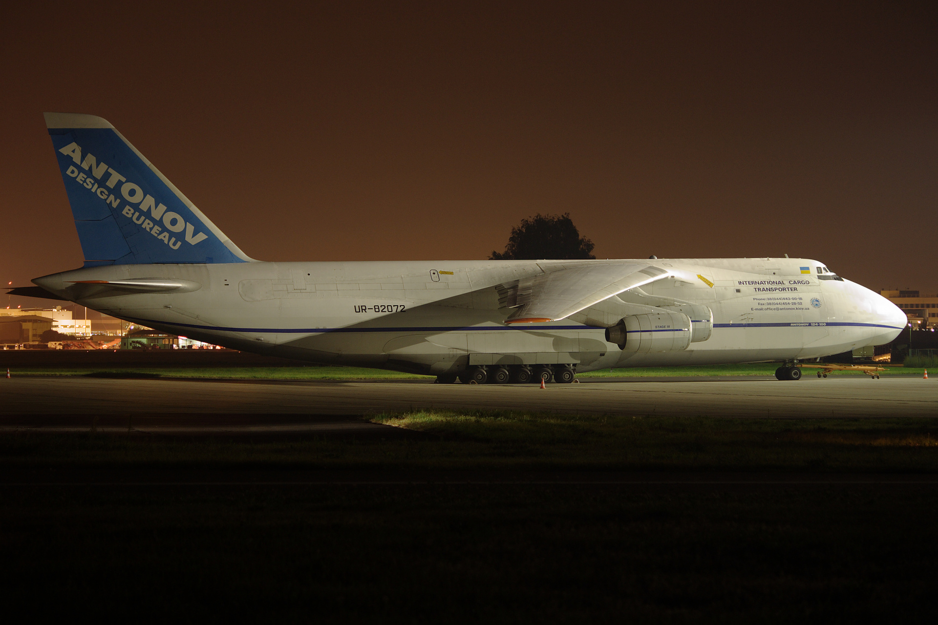 UR-82072 (Aircraft » EPWA Spotting » Antonov An-124-100 Ruslan » Antonov Airlines)