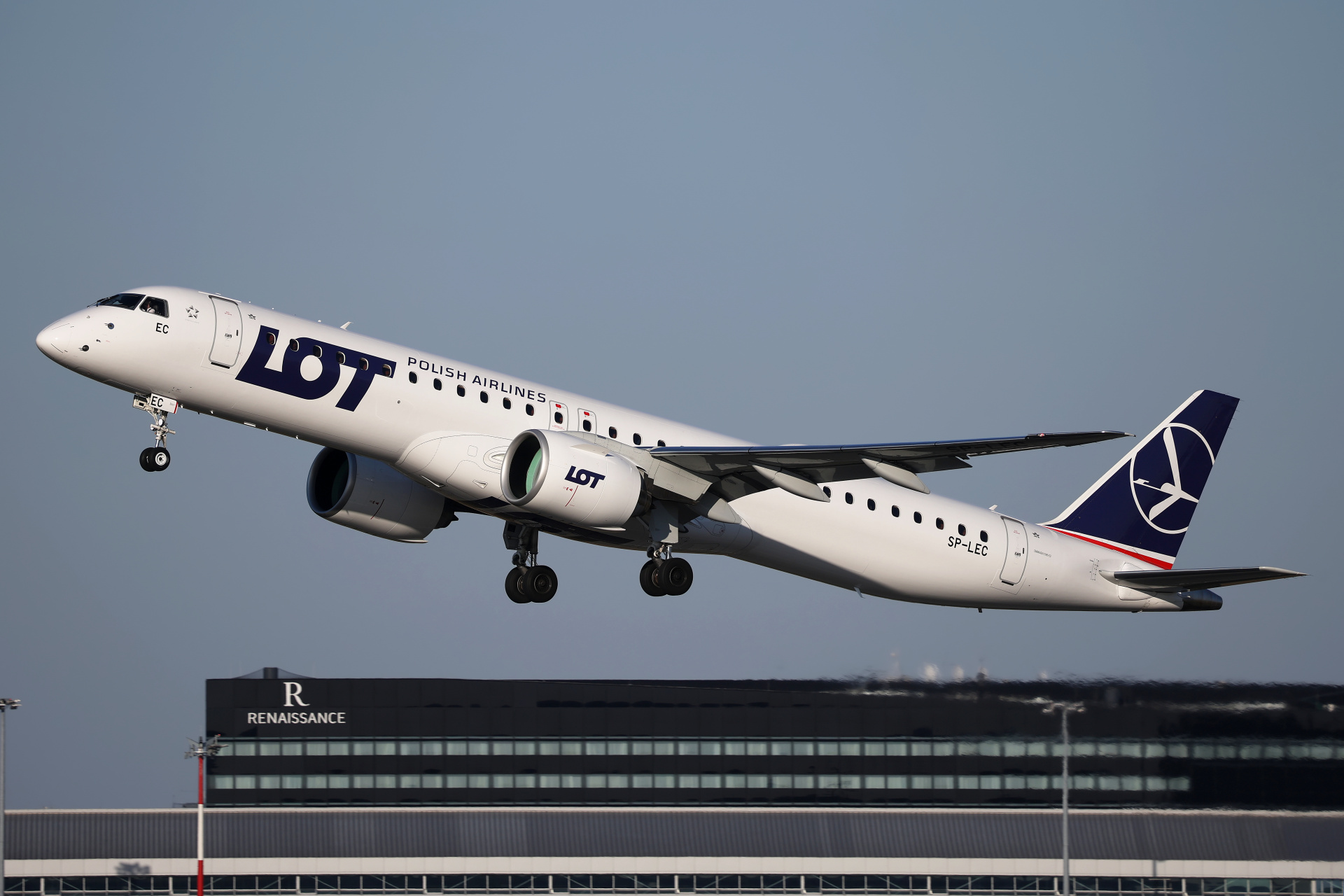 SP-LEC (Aircraft » EPWA Spotting » Embraer E195-E2 (E190-400) » LOT Polish Airlines)
