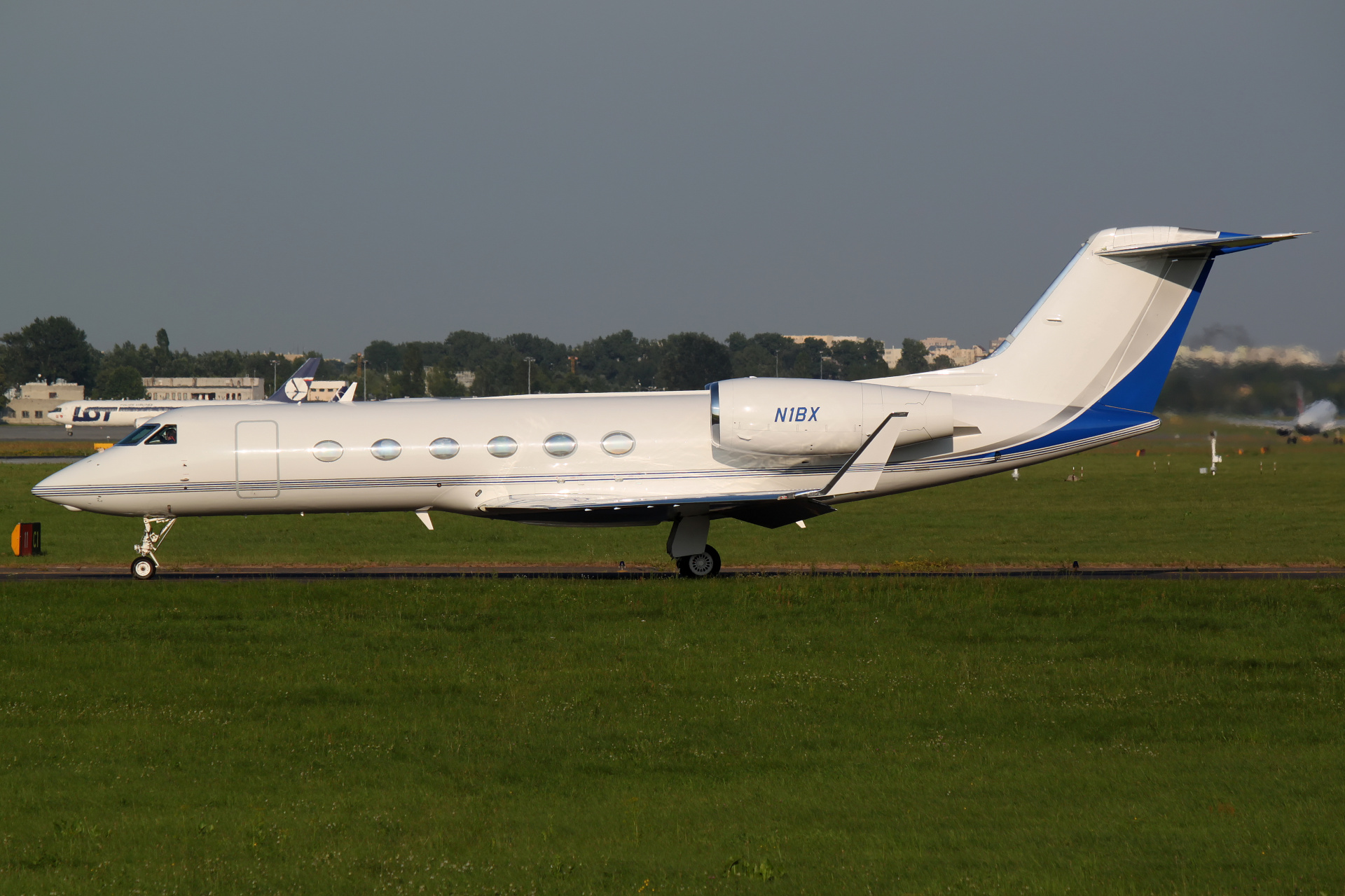 G450, N1BX, prywatny (Samoloty » Spotting na EPWA » Gulfstream G450)