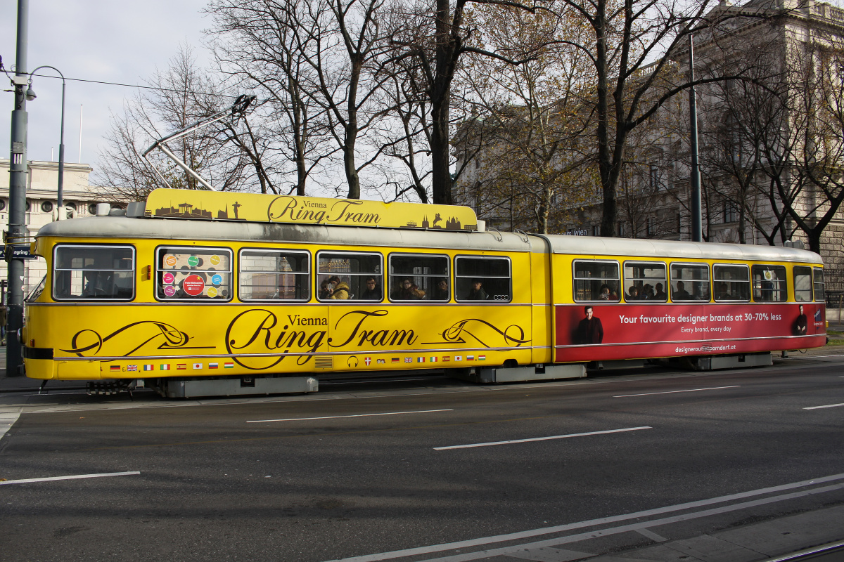Tram Type E<sub>1</sub> (SGP-Simmering) (Travels » Vienna » Trams)