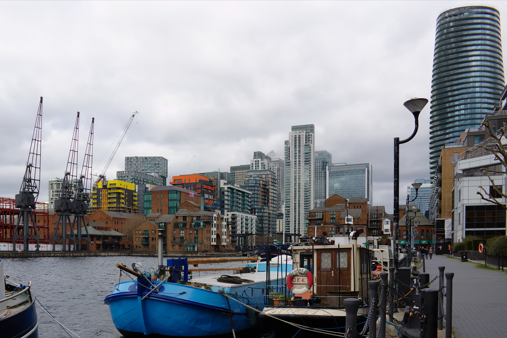 Wewnętrzny dok Millwall i Canary Wharf (Podróże » Londyn » Londyn za dnia)