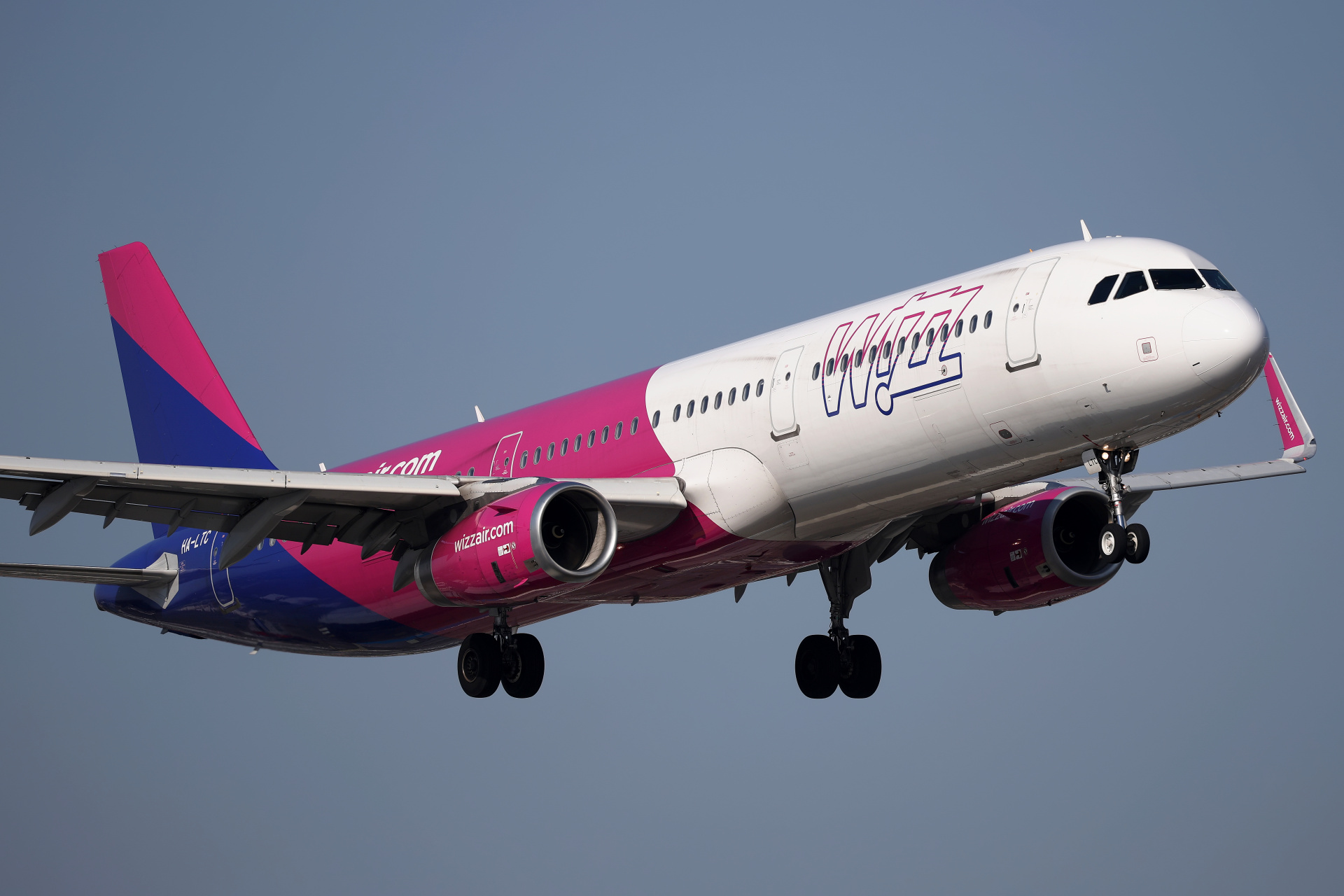 HA-LTC (Aircraft » EPWA Spotting » Airbus A321-200 » Wizz Air)