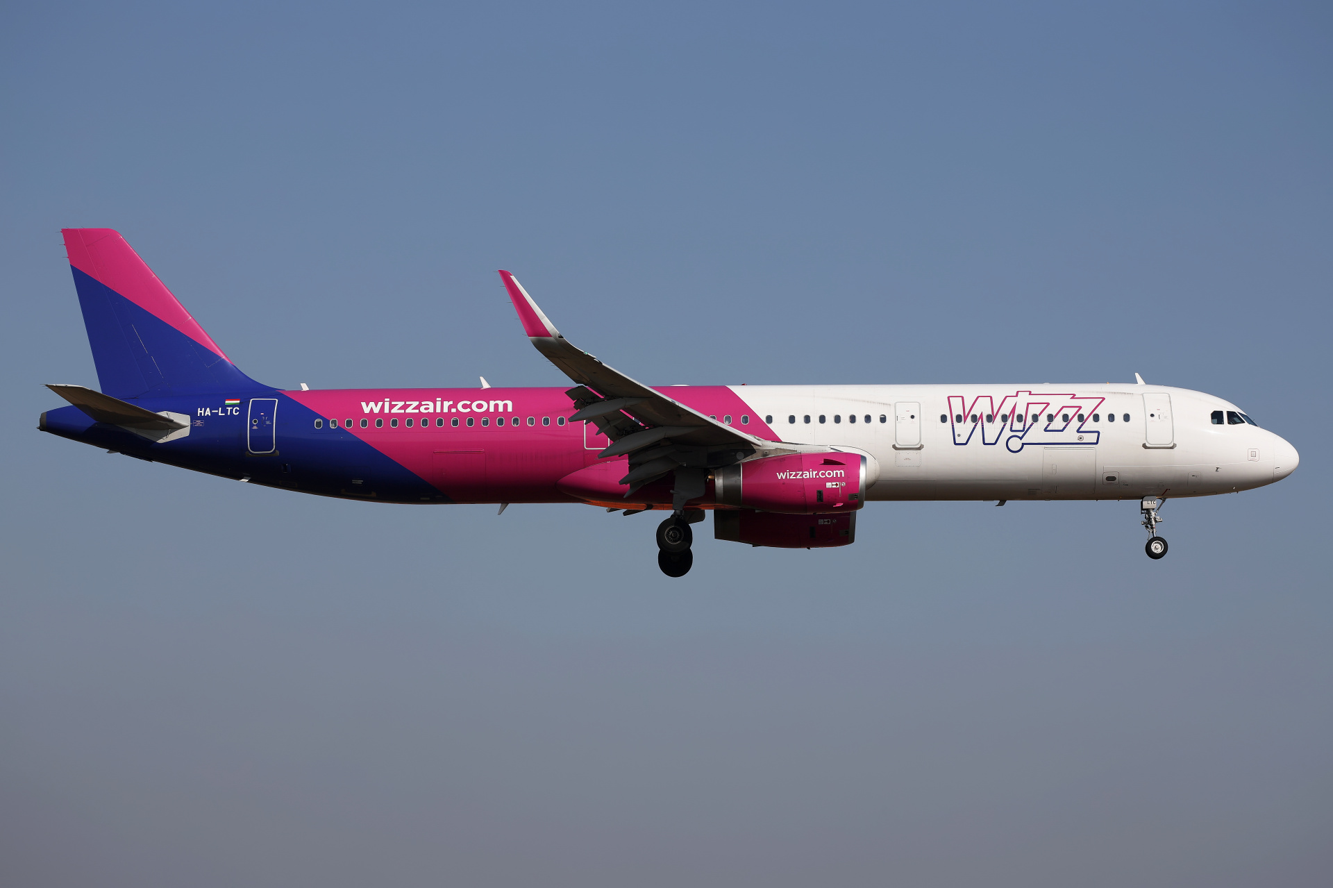 HA-LTC (Aircraft » EPWA Spotting » Airbus A321-200 » Wizz Air)