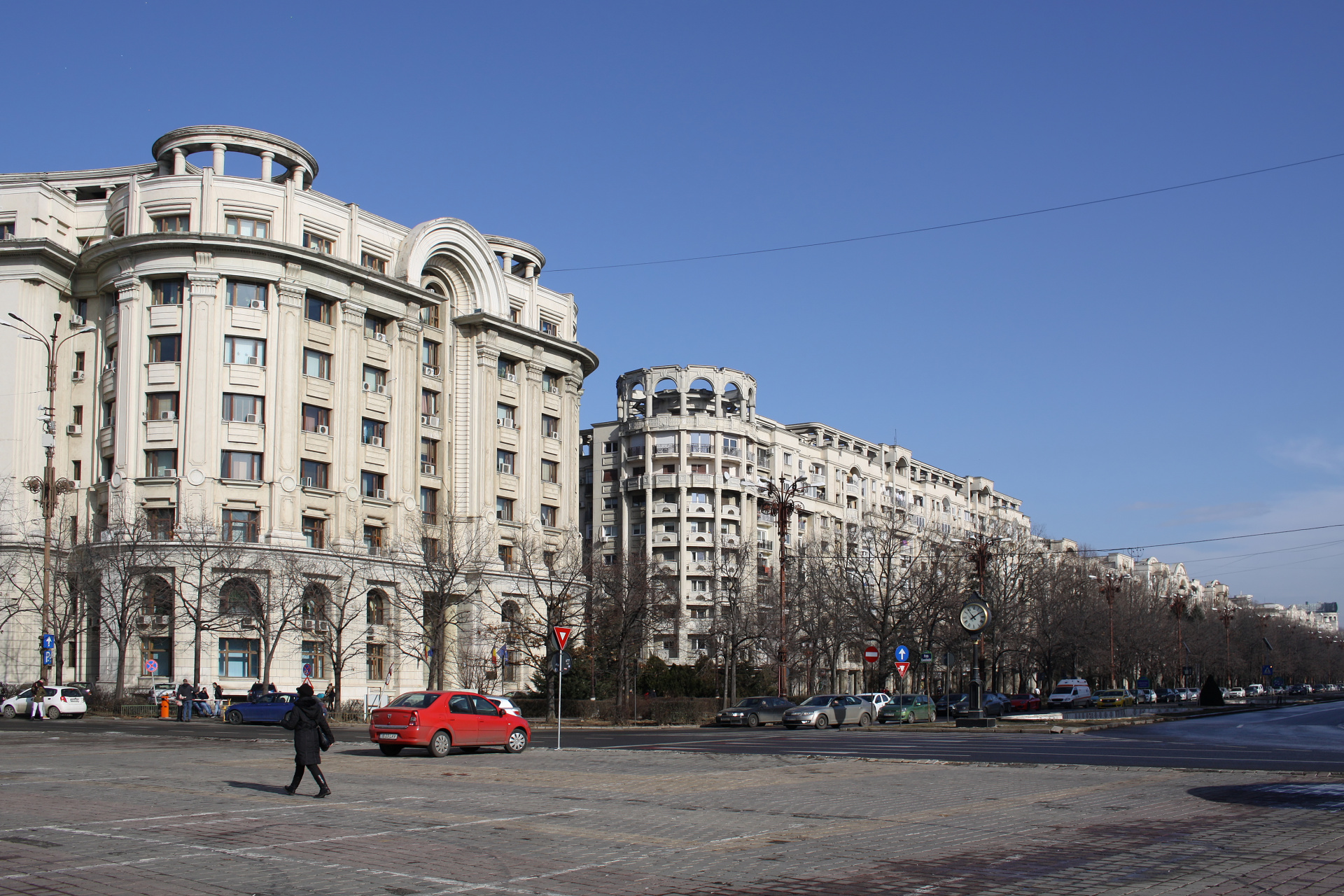 Bulevardul Unirii - Bulwar Zjednoczenia z Placu Konstytucji - Piața Constituției (Podróże » Bukareszt)