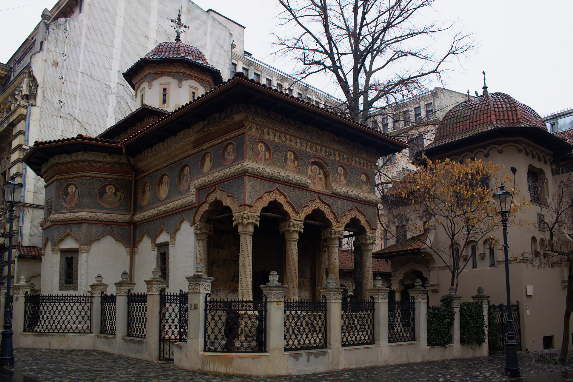 Mănăstirea Stavropoleos - Klasztor Stavropoleos (Podróże » Bukareszt)