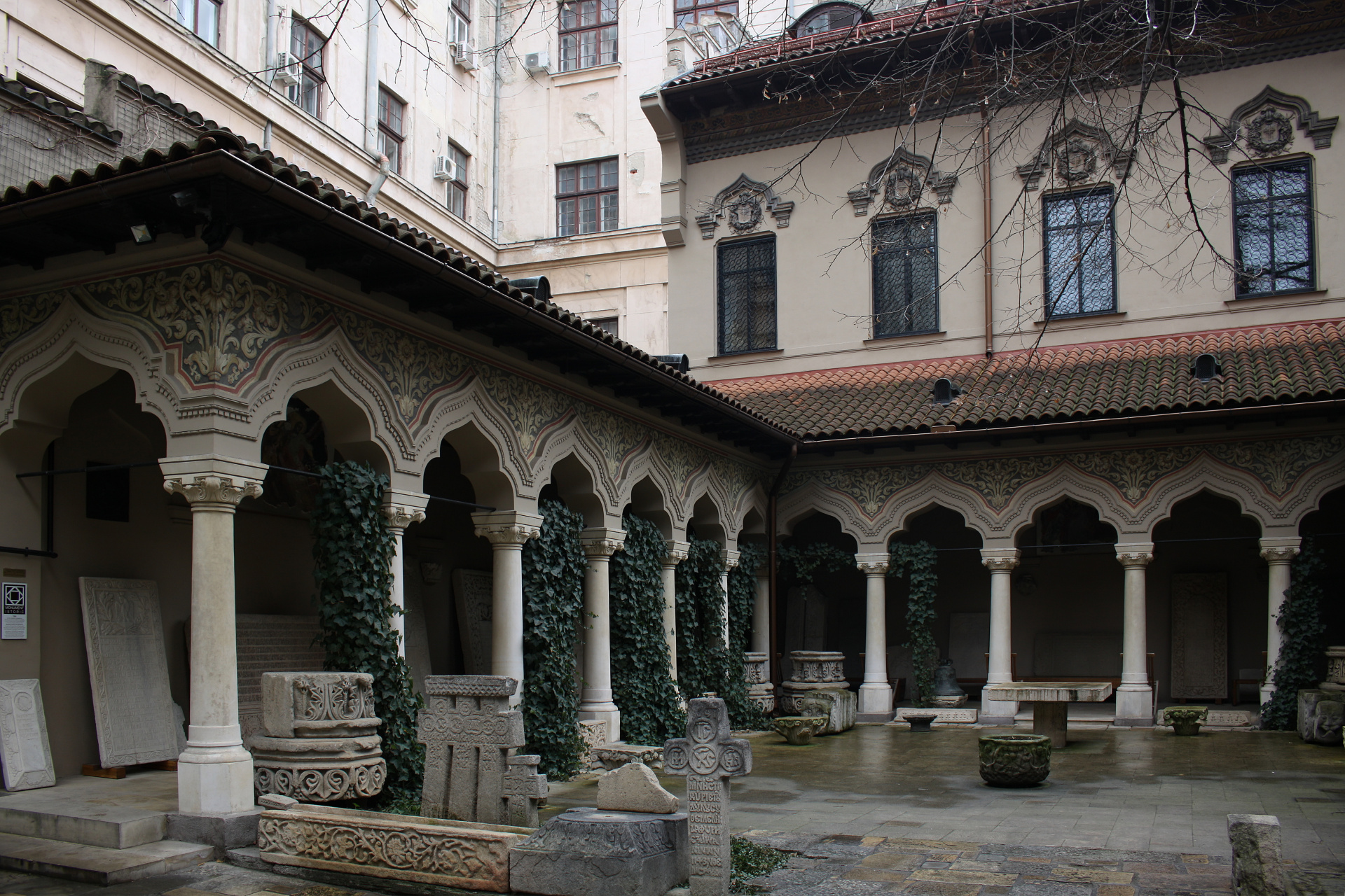 Mănăstirea Stavropoleos - Stavropoleos Monastery (Travels » Bucharest)