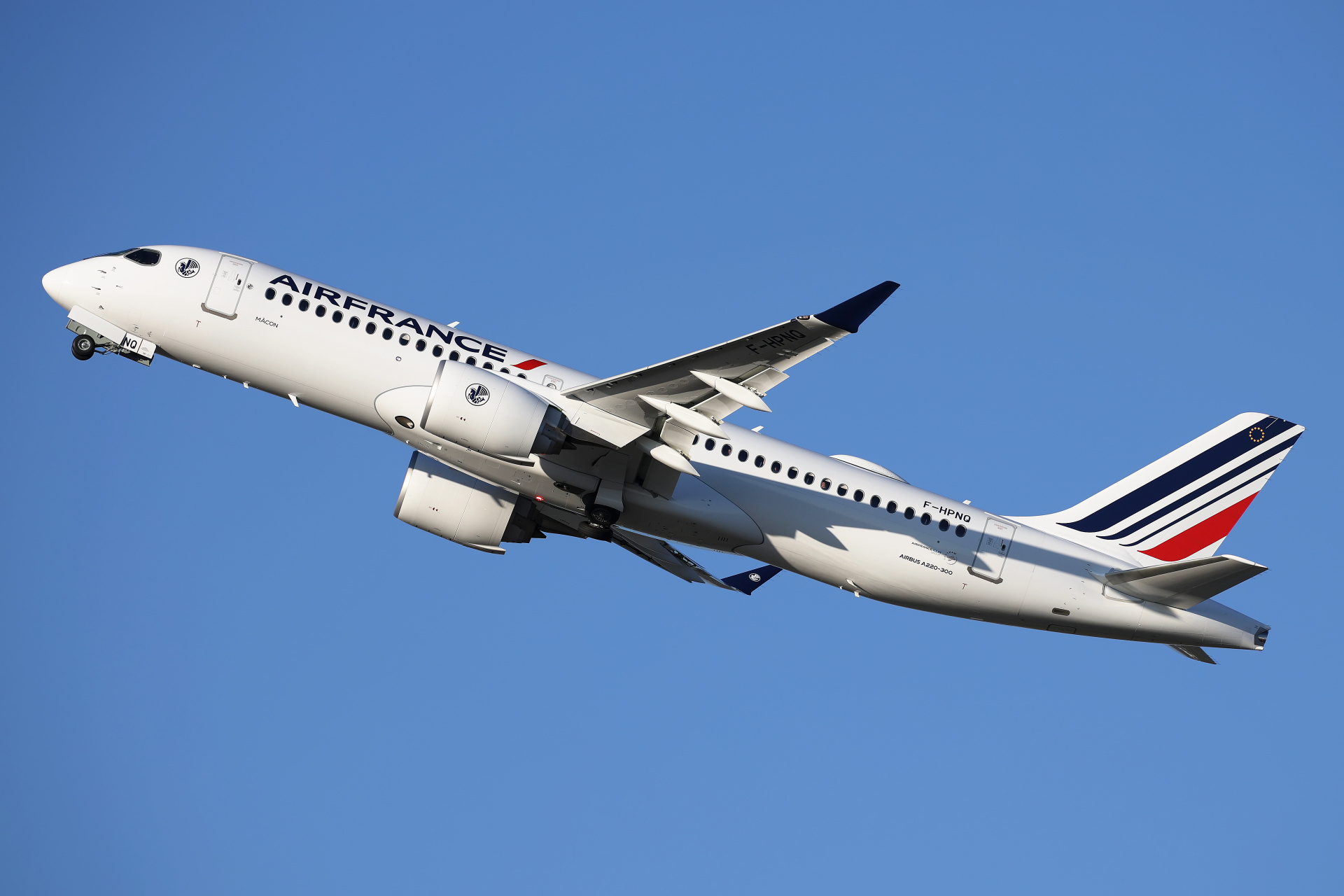F-HPNQ (Aircraft » EPWA Spotting » Airbus A220-300 » Air France)