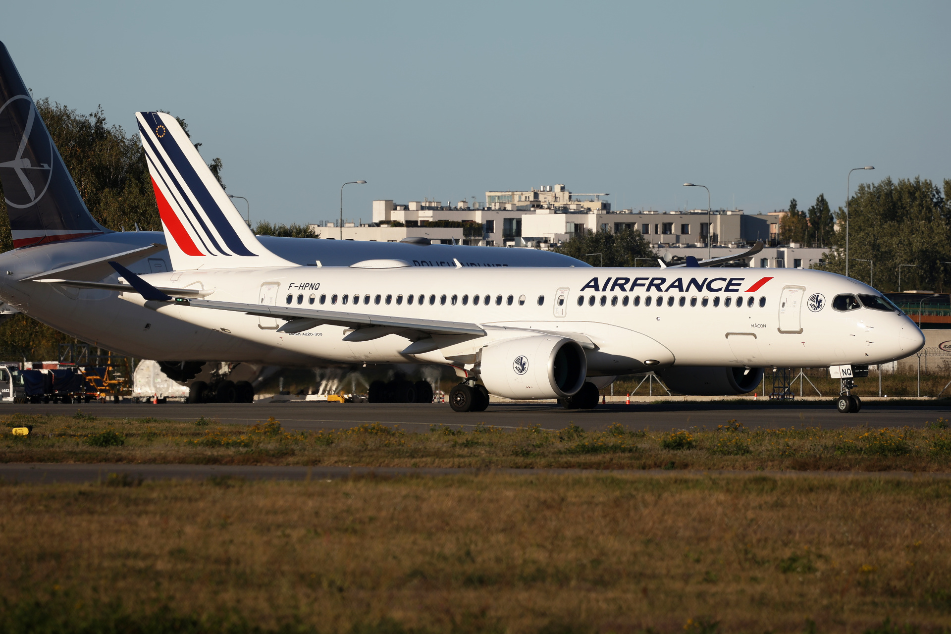 F-HPNQ (Aircraft » EPWA Spotting » Airbus A220-300 » Air France)