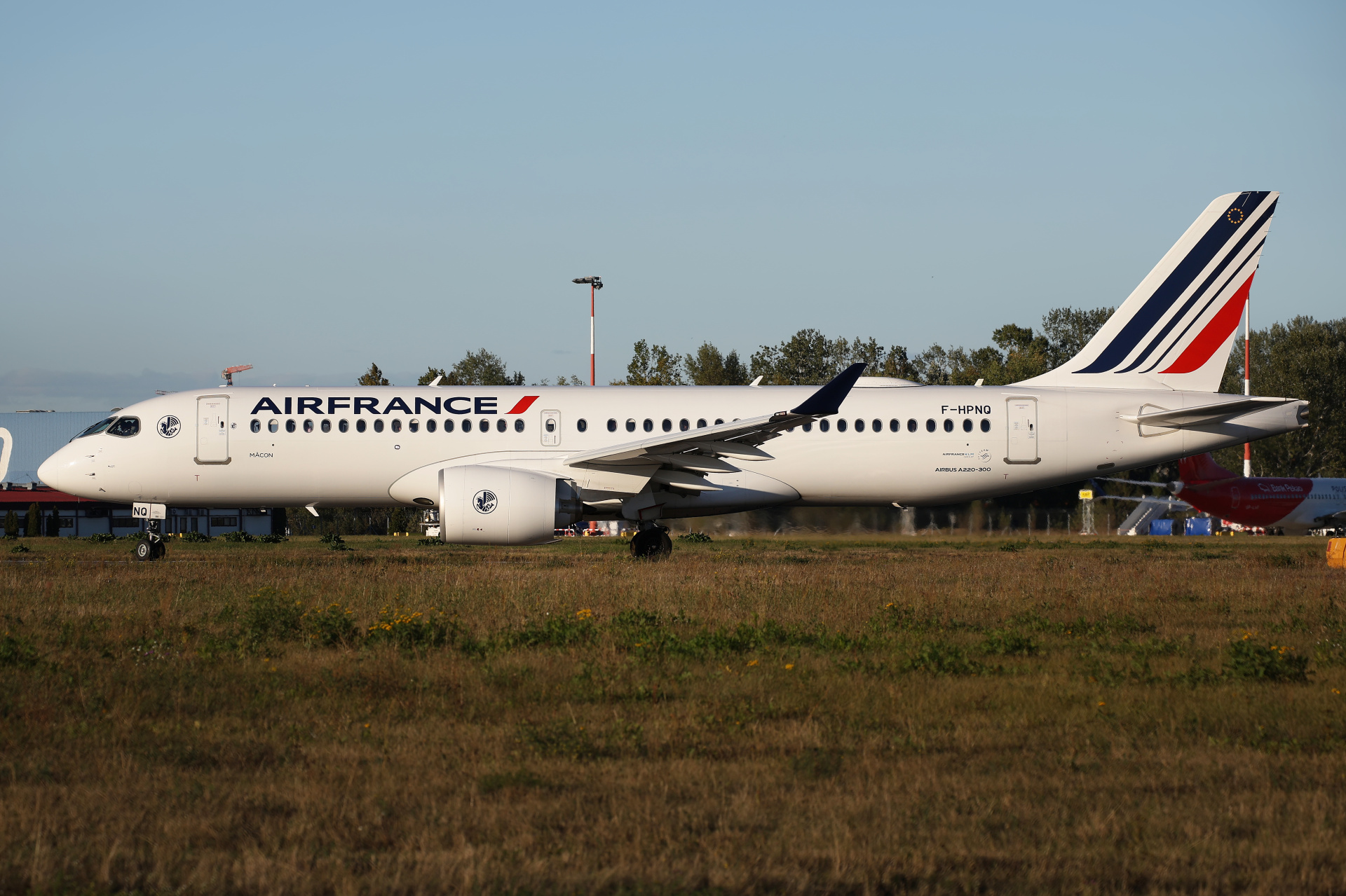 F-HPNQ (Aircraft » EPWA Spotting » Airbus A220-300 » Air France)