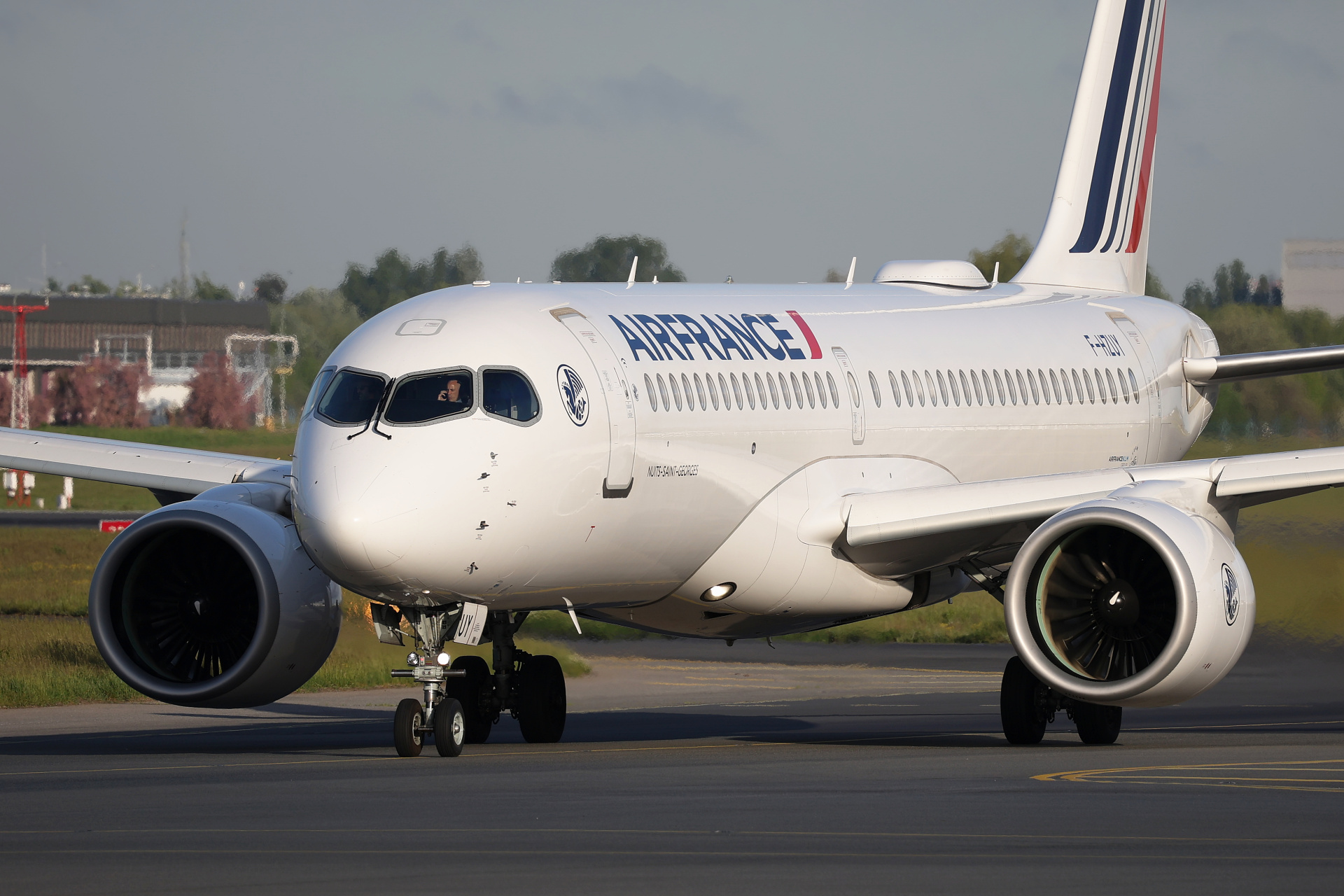 F-HZUY (Aircraft » EPWA Spotting » Airbus A220-300 » Air France)