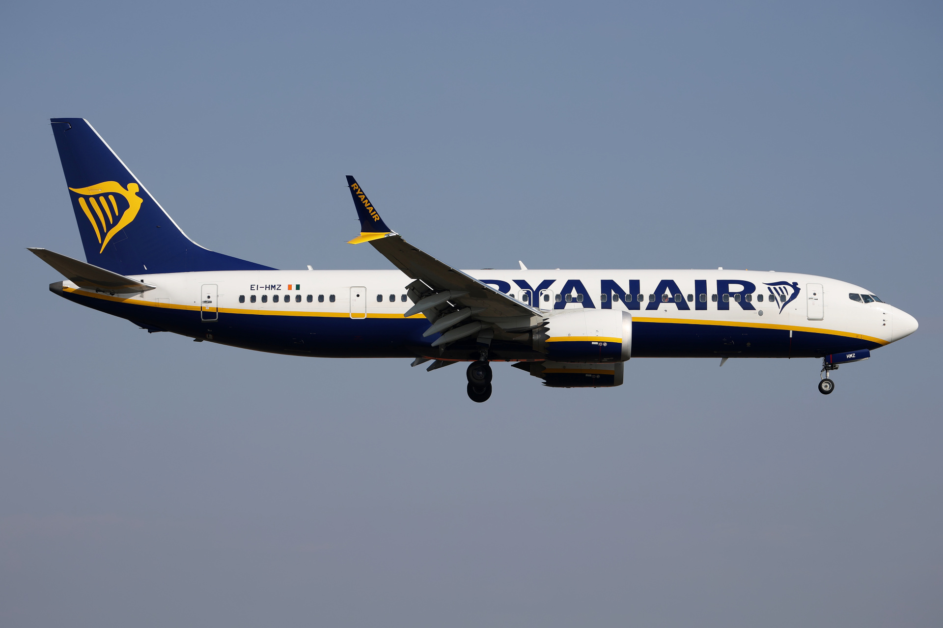 MAX 8-200, EI-HMZ, Ryanair (Samoloty » Spotting na EPWA » Boeing 737-8 MAX)