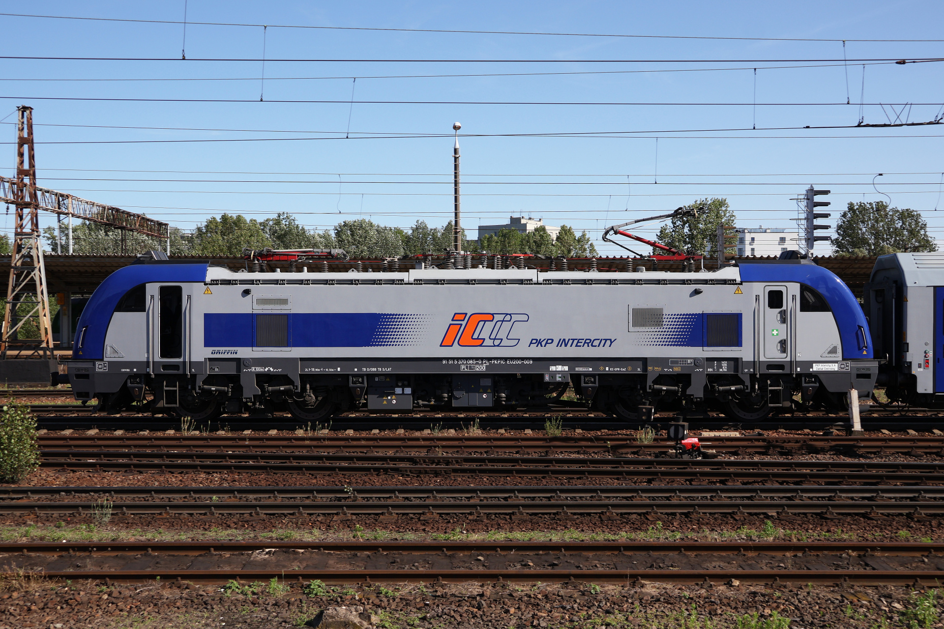 EU200-009 (Vehicles » Trains and Locomotives » Newag Griffin » E4MSUa (Multisystem), PKP Intercity)