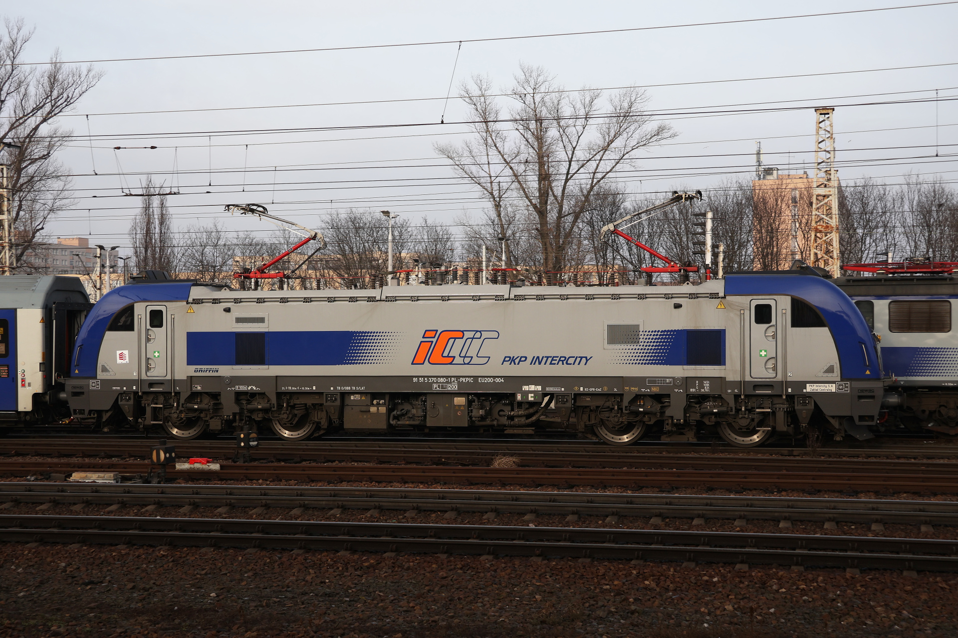 EU200-004 (Vehicles » Trains and Locomotives » Newag Griffin » E4MSUa (Multisystem), PKP Intercity)
