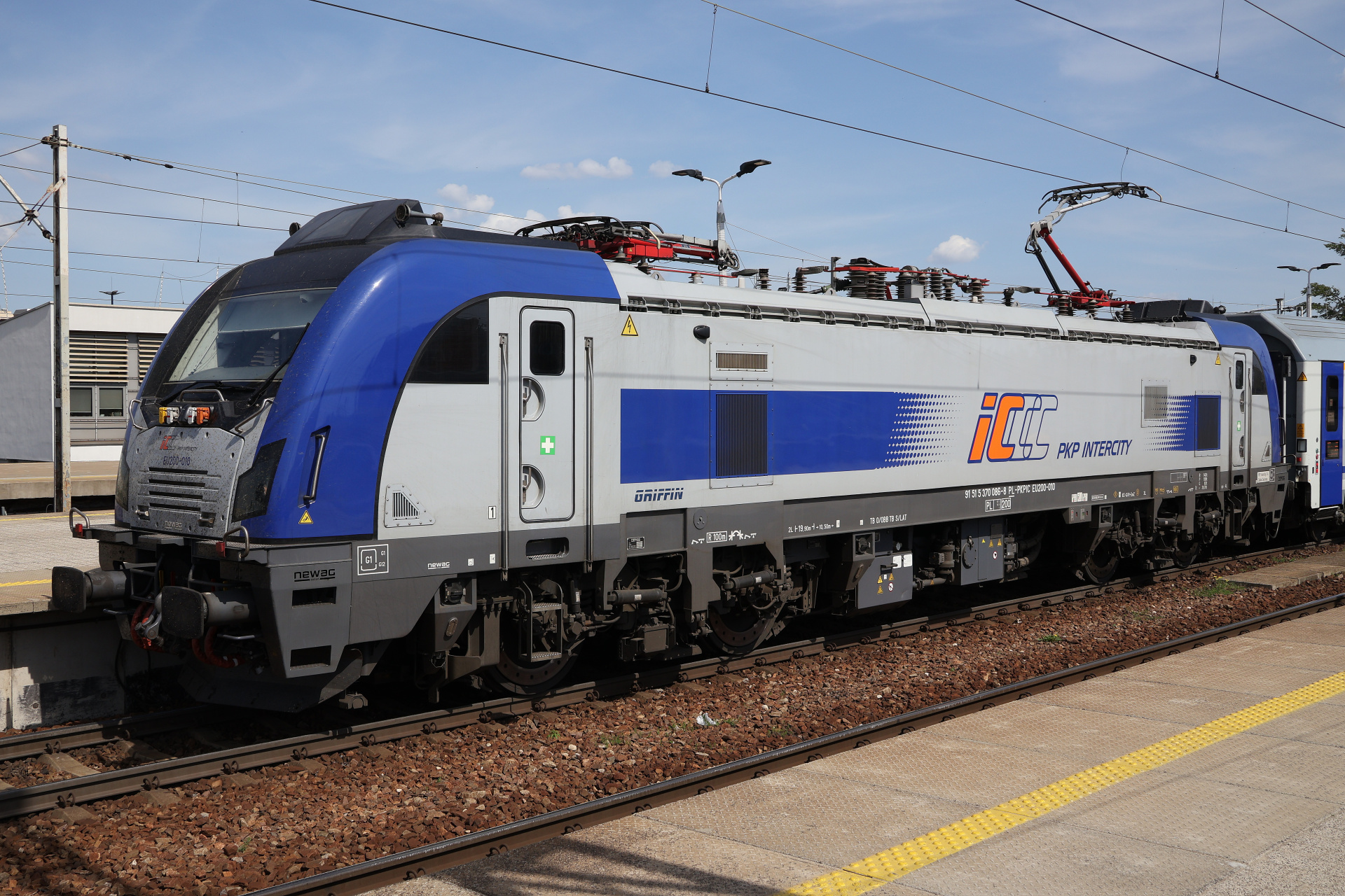 EU200-010 (Vehicles » Trains and Locomotives » Newag Griffin » E4MSUa (Multisystem), PKP Intercity)