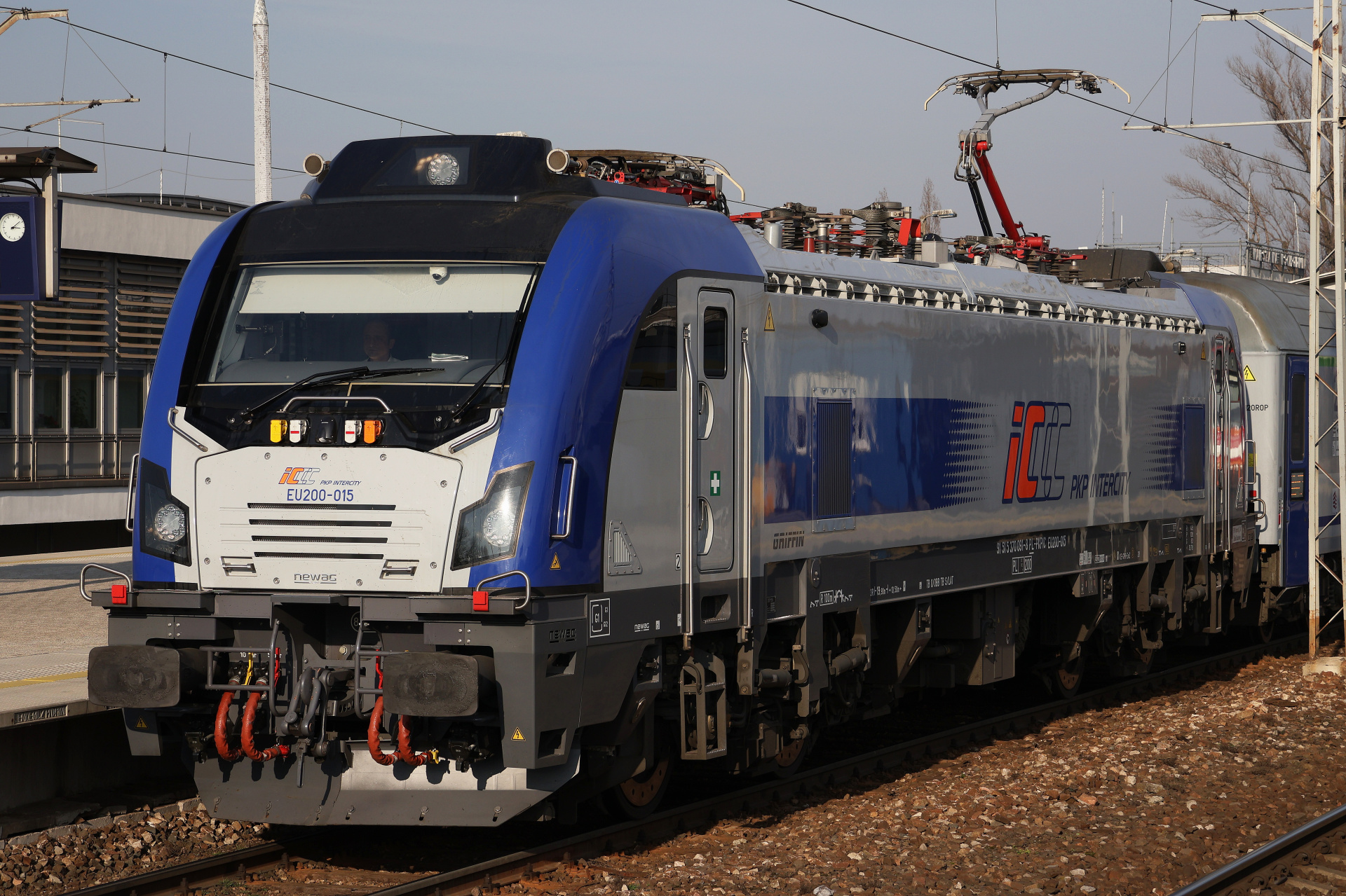 EU200-015 (Vehicles » Trains and Locomotives » Newag Griffin » E4MSUa (Multisystem), PKP Intercity)