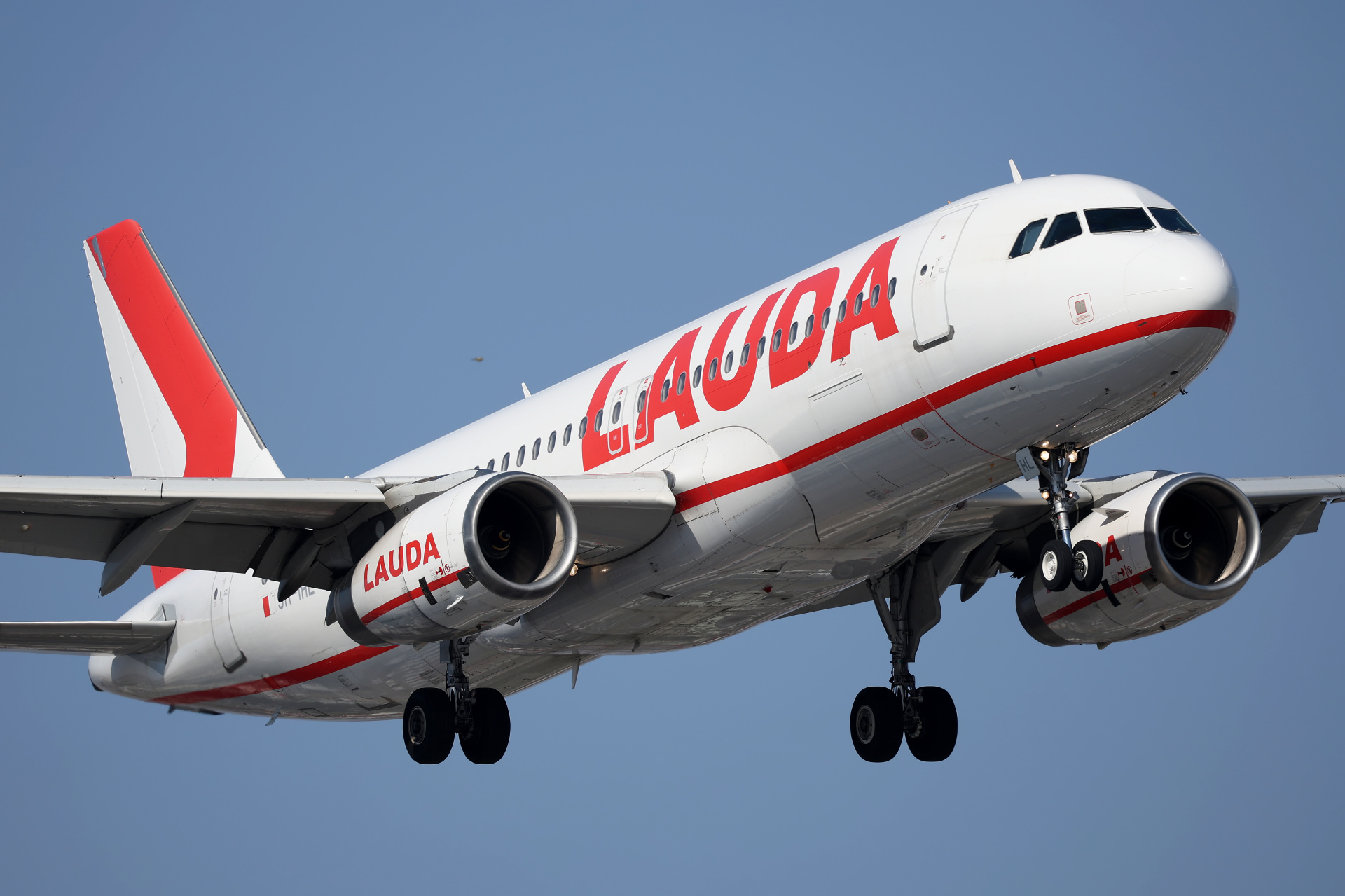 9H-IHL (Aircraft » EPWA Spotting » Airbus A320-200 » Lauda Europe)