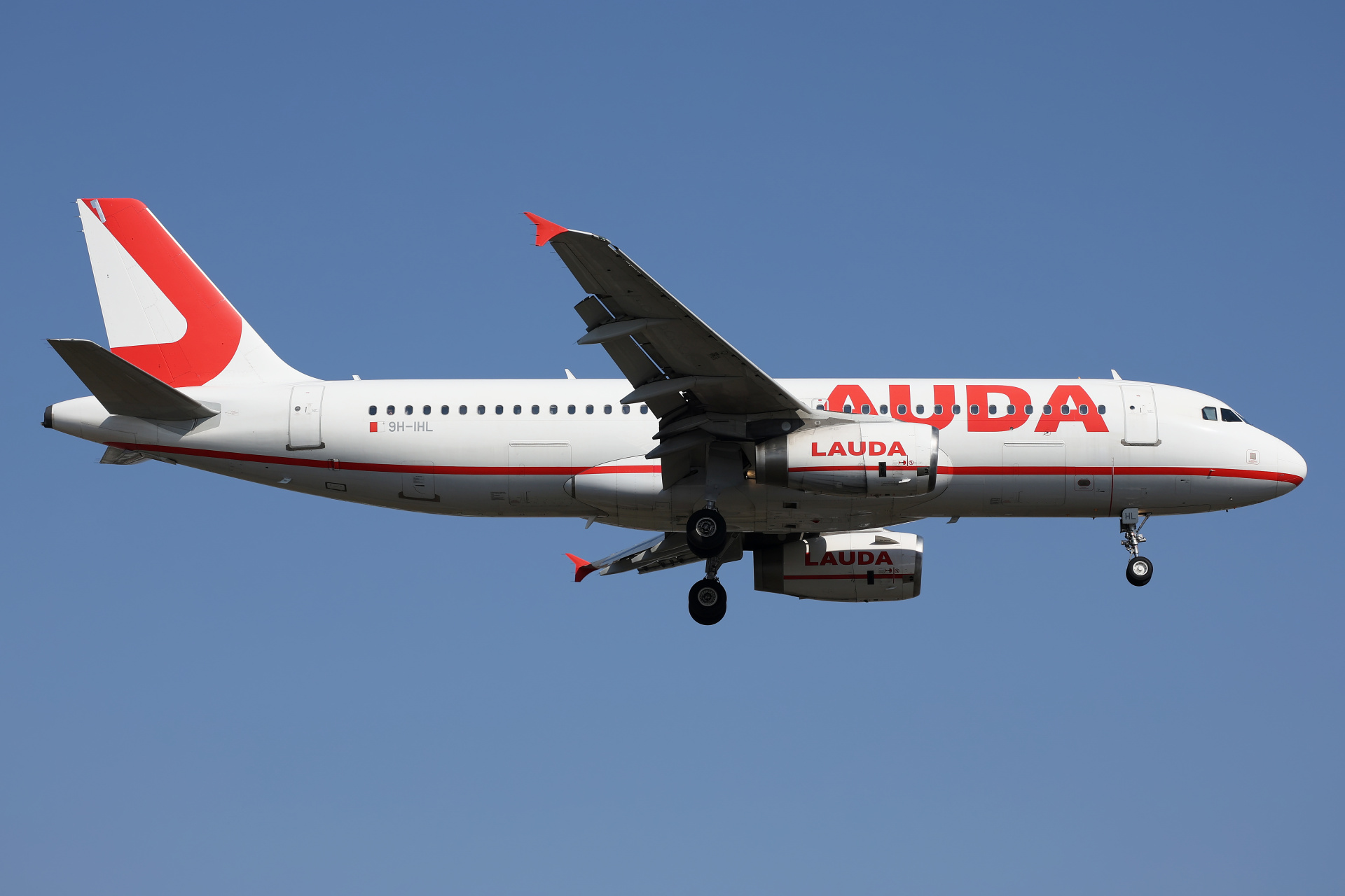 9H-IHL (Aircraft » EPWA Spotting » Airbus A320-200 » Lauda Europe)