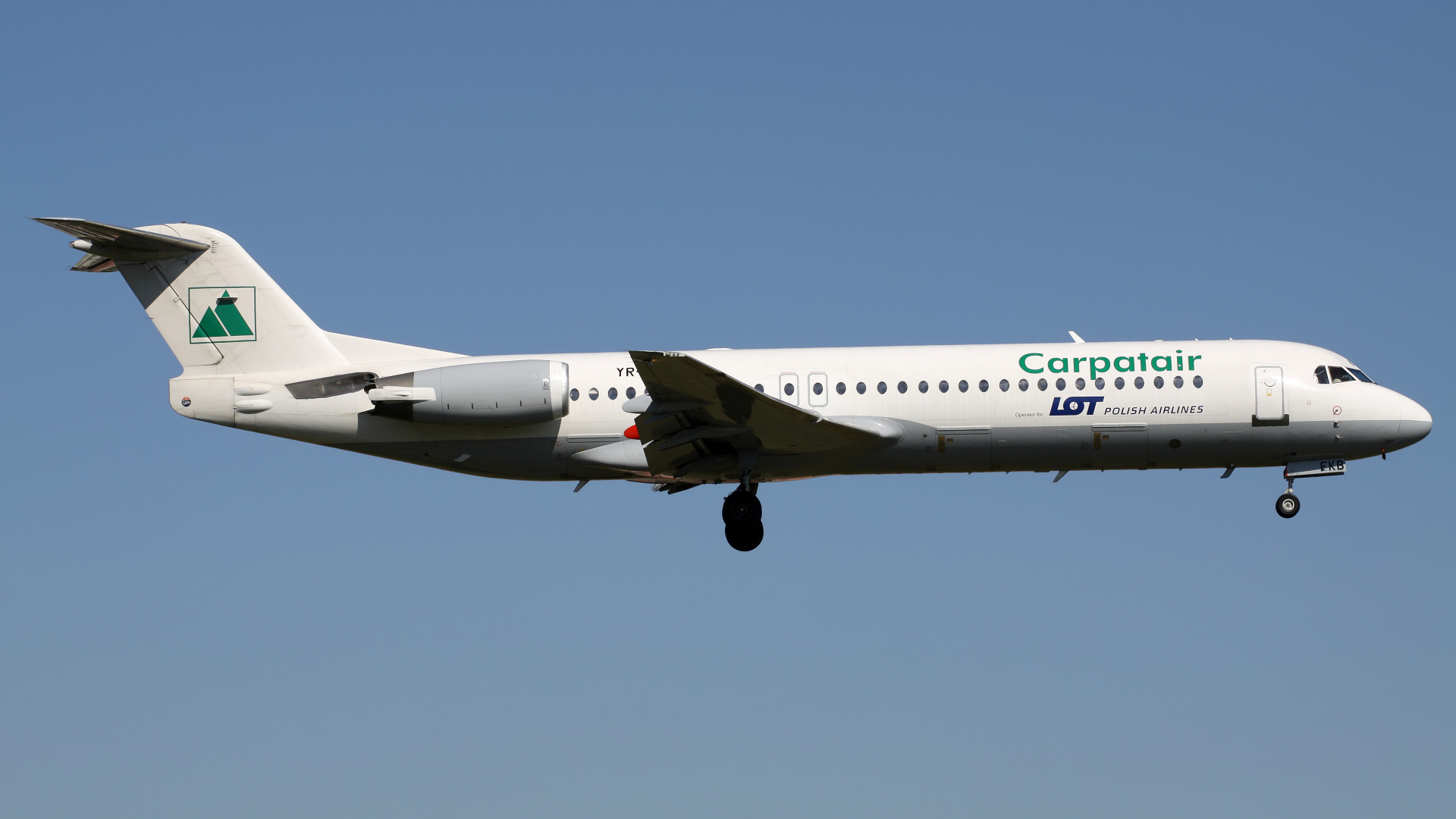YR-FKB (LOT Polish Airlines) (Aircraft » EPWA Spotting » Fokker 100 » Carpatair)