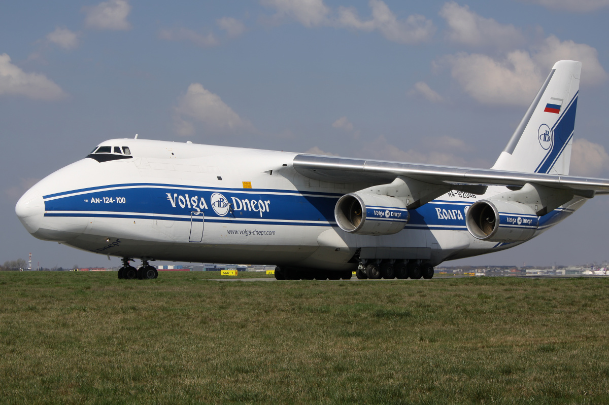 RA-82046 (Aircraft » EPWA Spotting » Antonov An-124-100 Ruslan » Volga Dnepr Airlines)