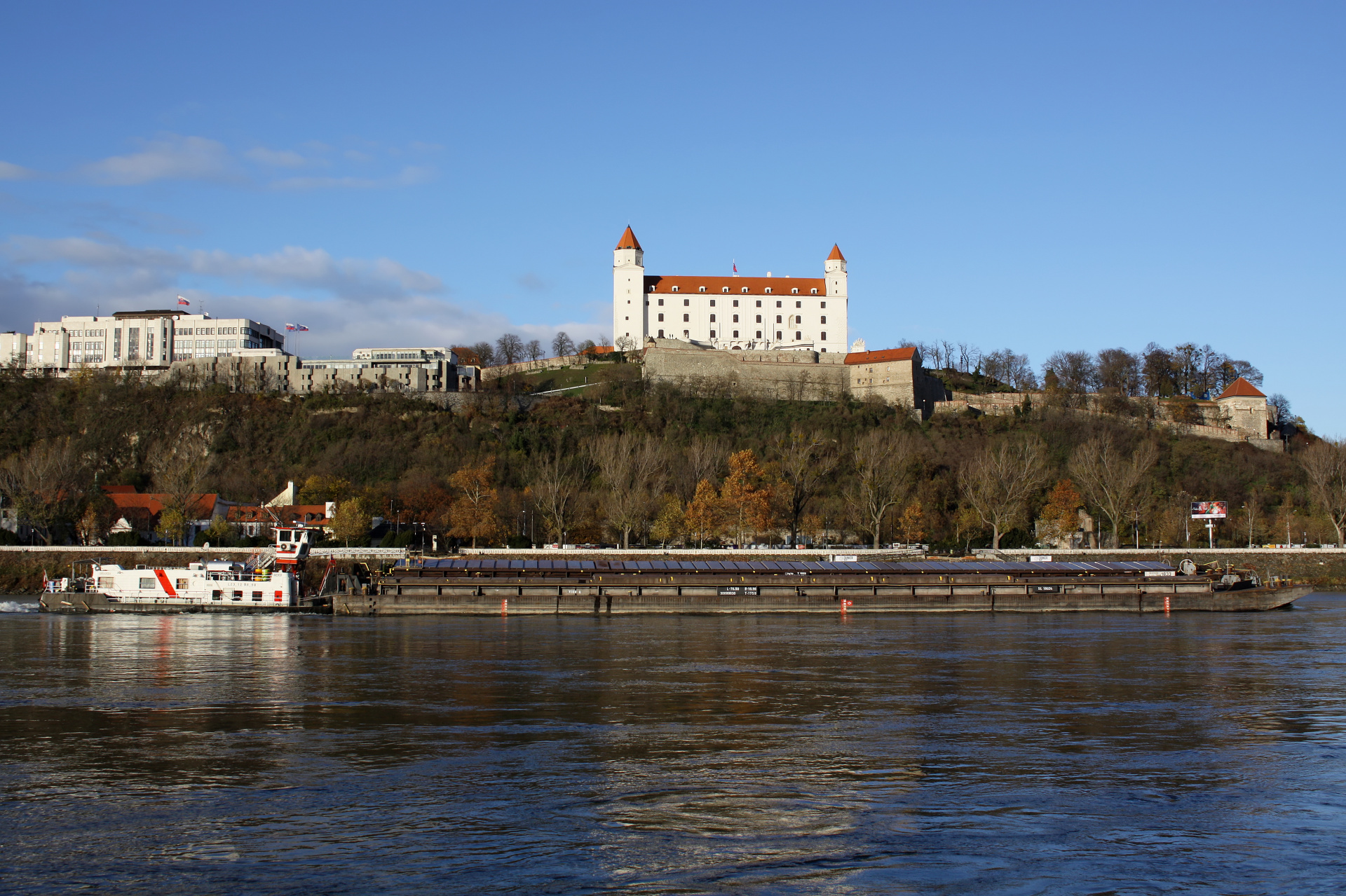 Dunaj i Wzgórze Zamkowe (Podróże » Bratysława » Miasto za dnia)