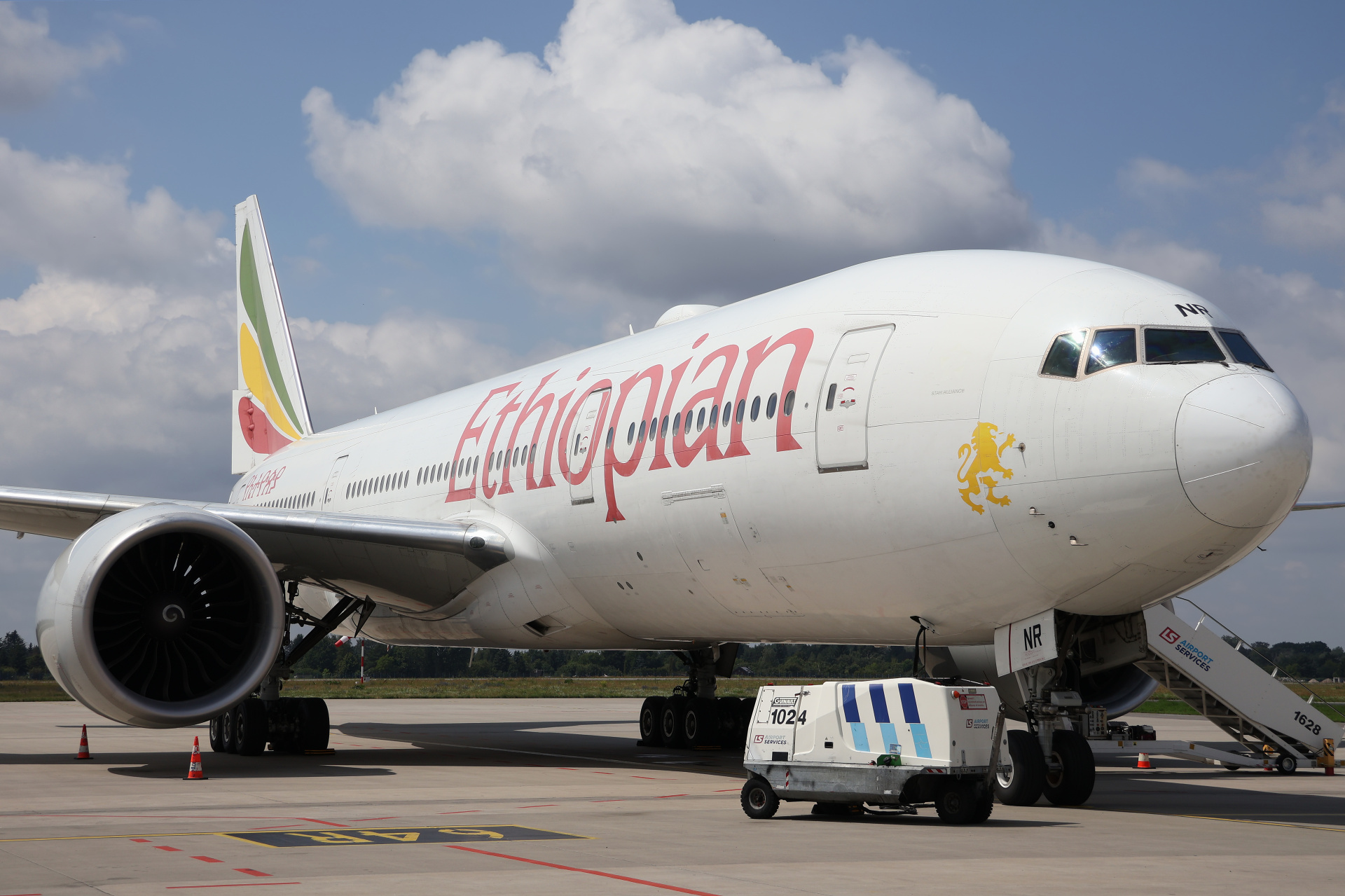 ET-ANR (Aircraft » EPWA Spotting » Boeing 777-200LR » Ethiopian Airlines)