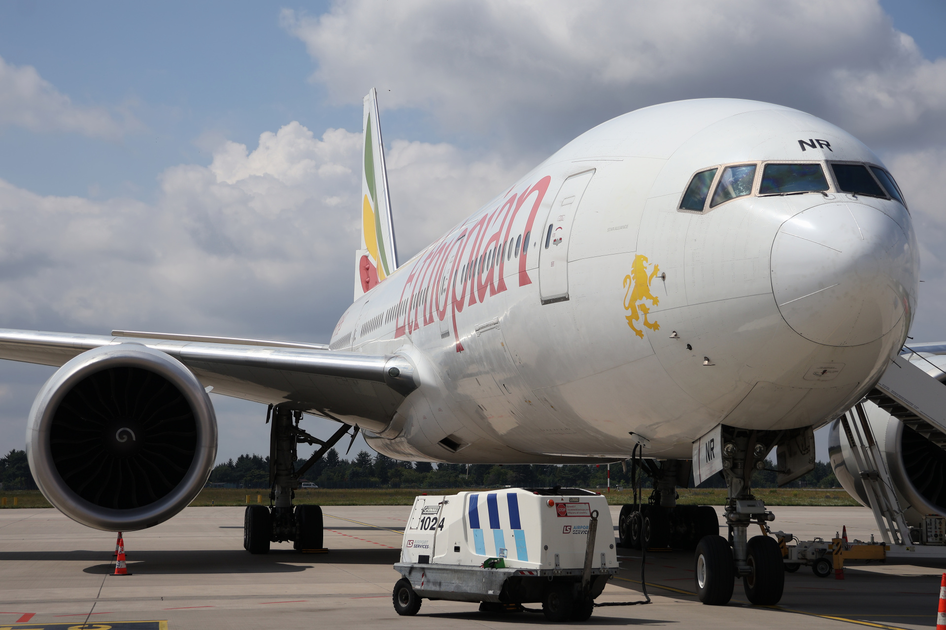 ET-ANR (Aircraft » EPWA Spotting » Boeing 777-200LR » Ethiopian Airlines)