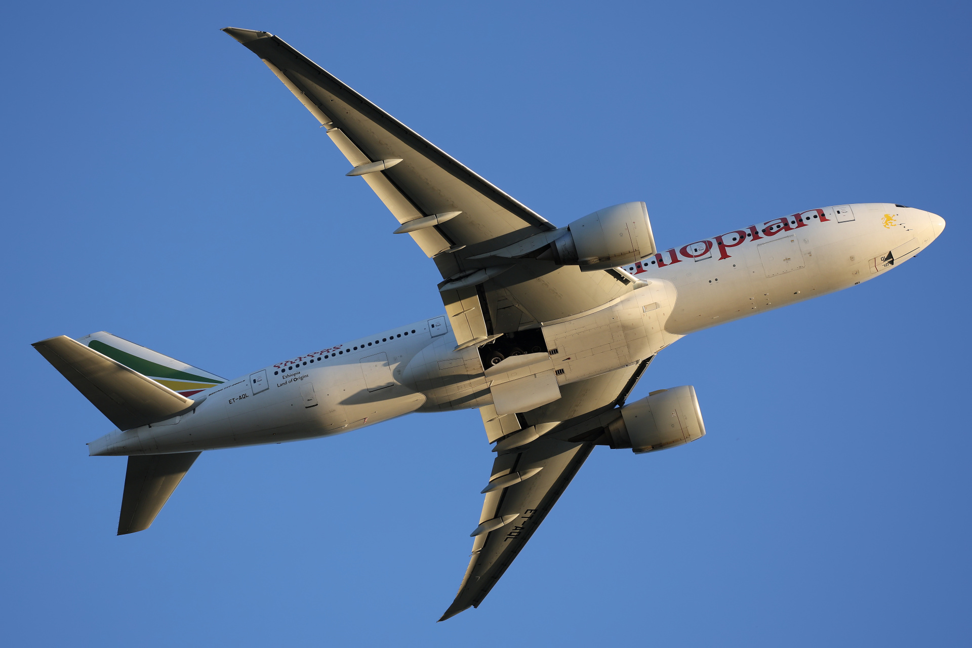 ET-AQL (Aircraft » EPWA Spotting » Boeing 777-200LR » Ethiopian Airlines)